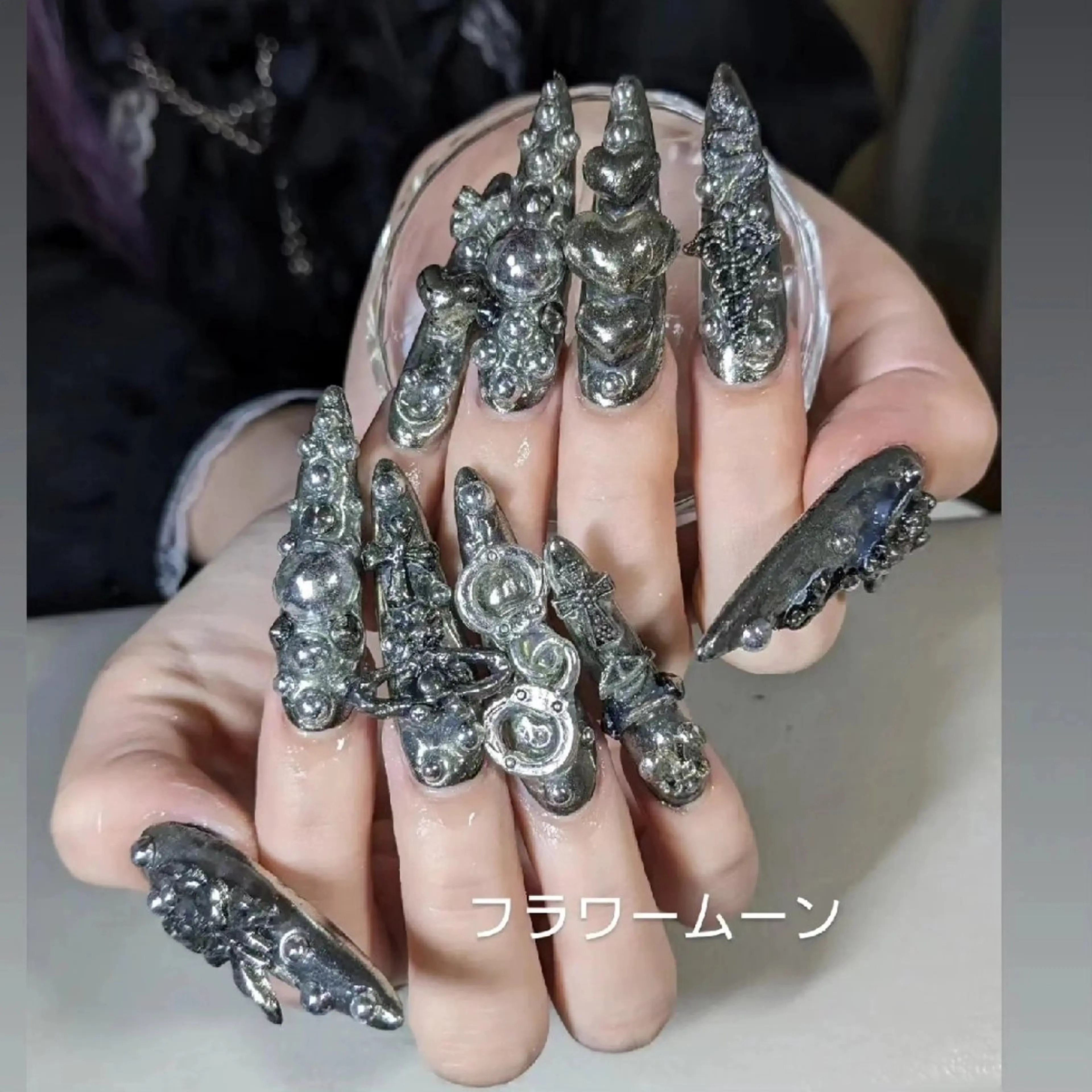 ネイル ミラーネイル フラワー ムーンのネイルデザイン