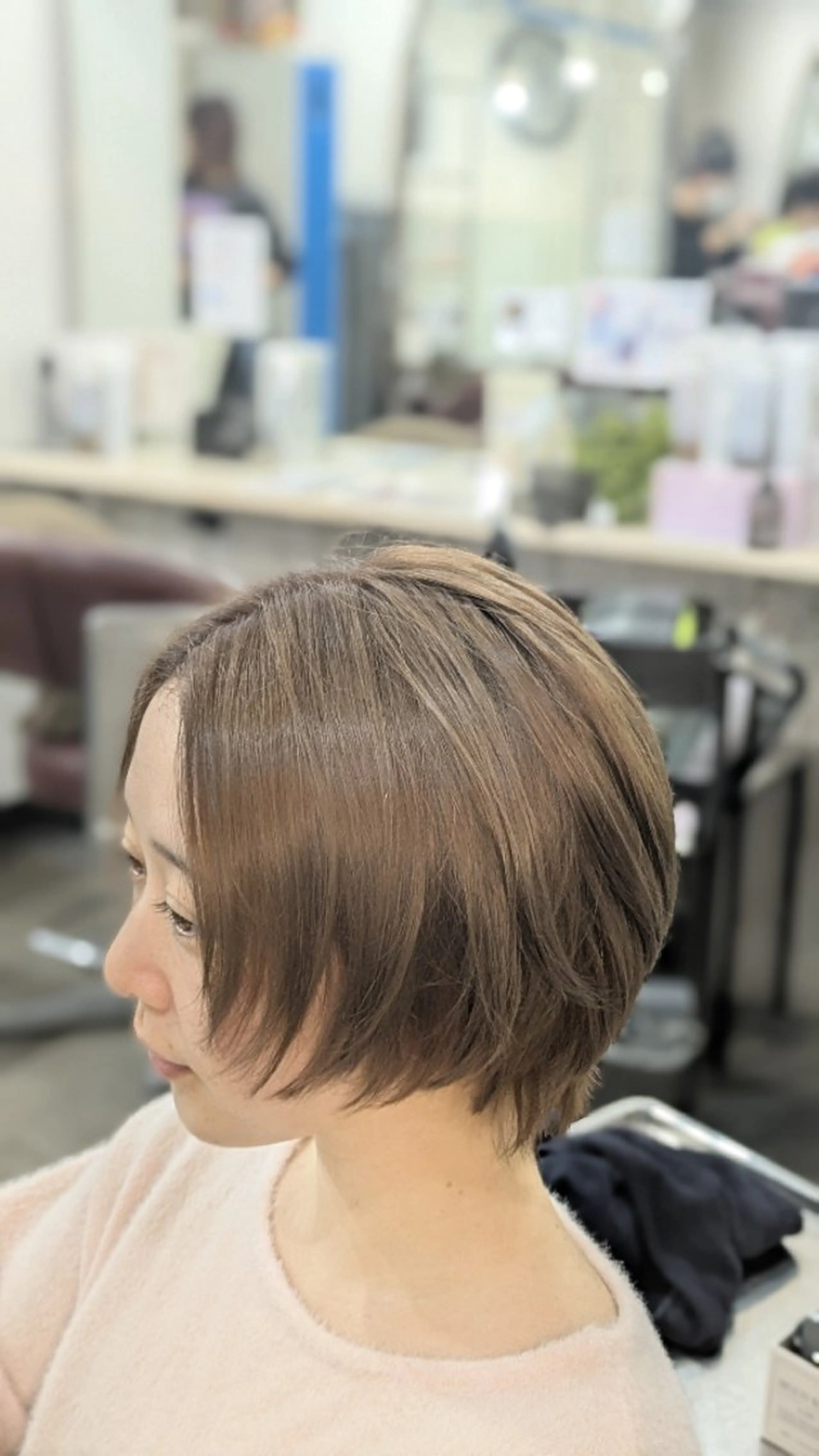 ショート カラー ベージュカラー ブリーチ ピンクカラー ショートヘア カット ヘアカラー トリートメント メンズパーマ/顔周り レイヤーカット/えののヘアスタイル