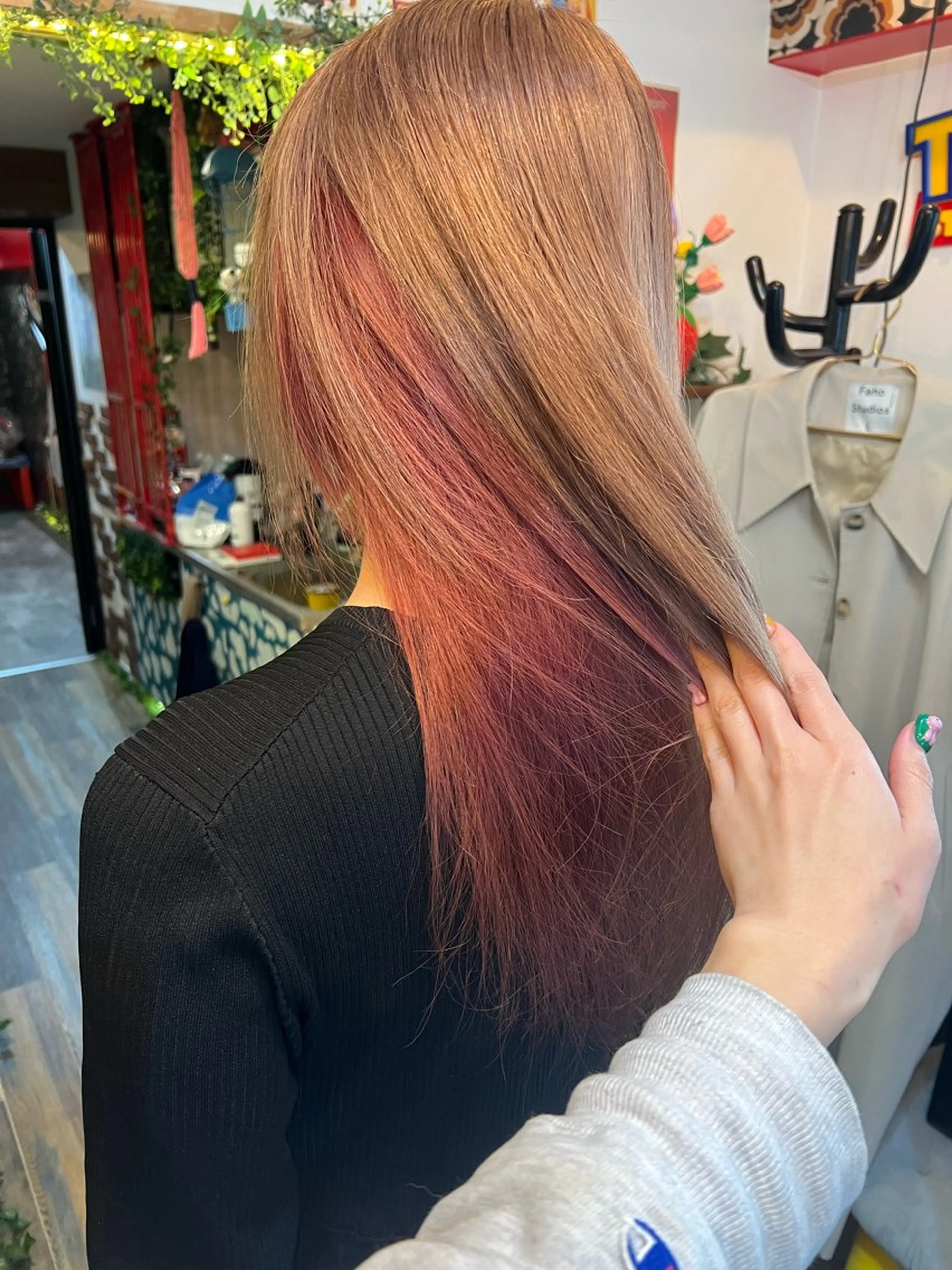ロング カラー ピンクカラー ヘアカラー カラーパティシエ facce🌼ikoのヘアスタイル