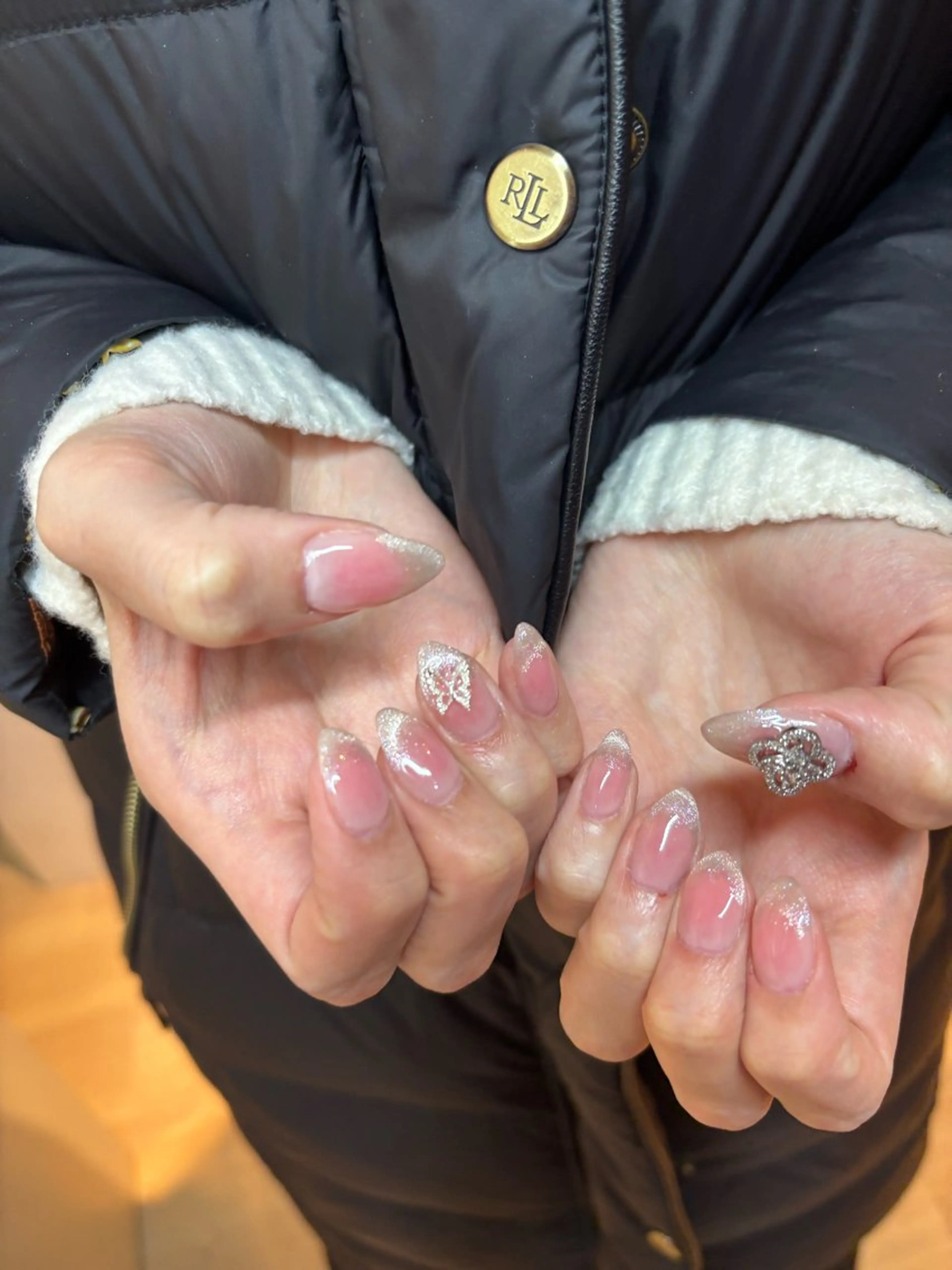 ネイル チークネイル グラデーション 宮原 葵のネイルデザイン