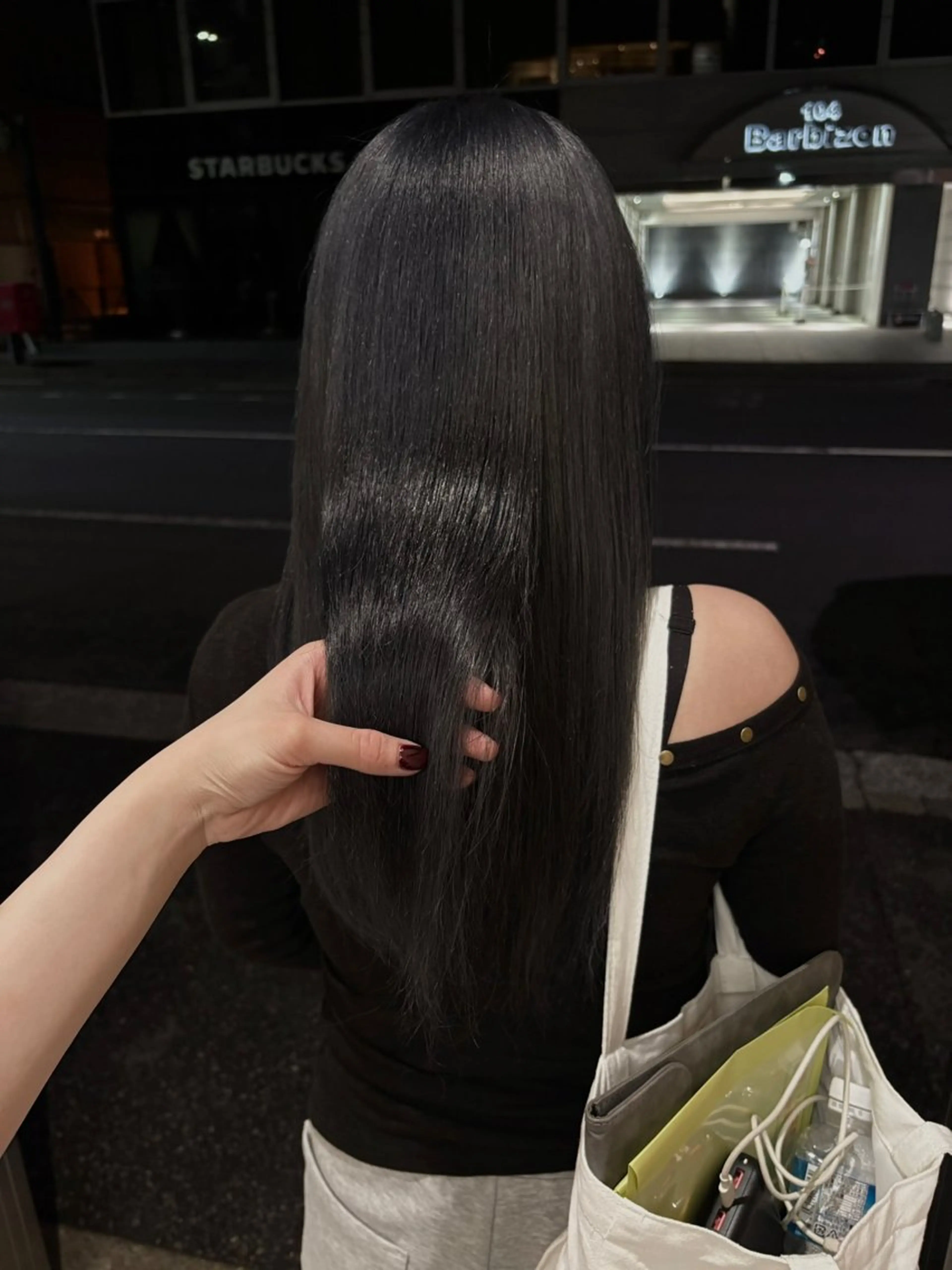 セミロング カラー ヘアカラー yiye shioriのヘアスタイル