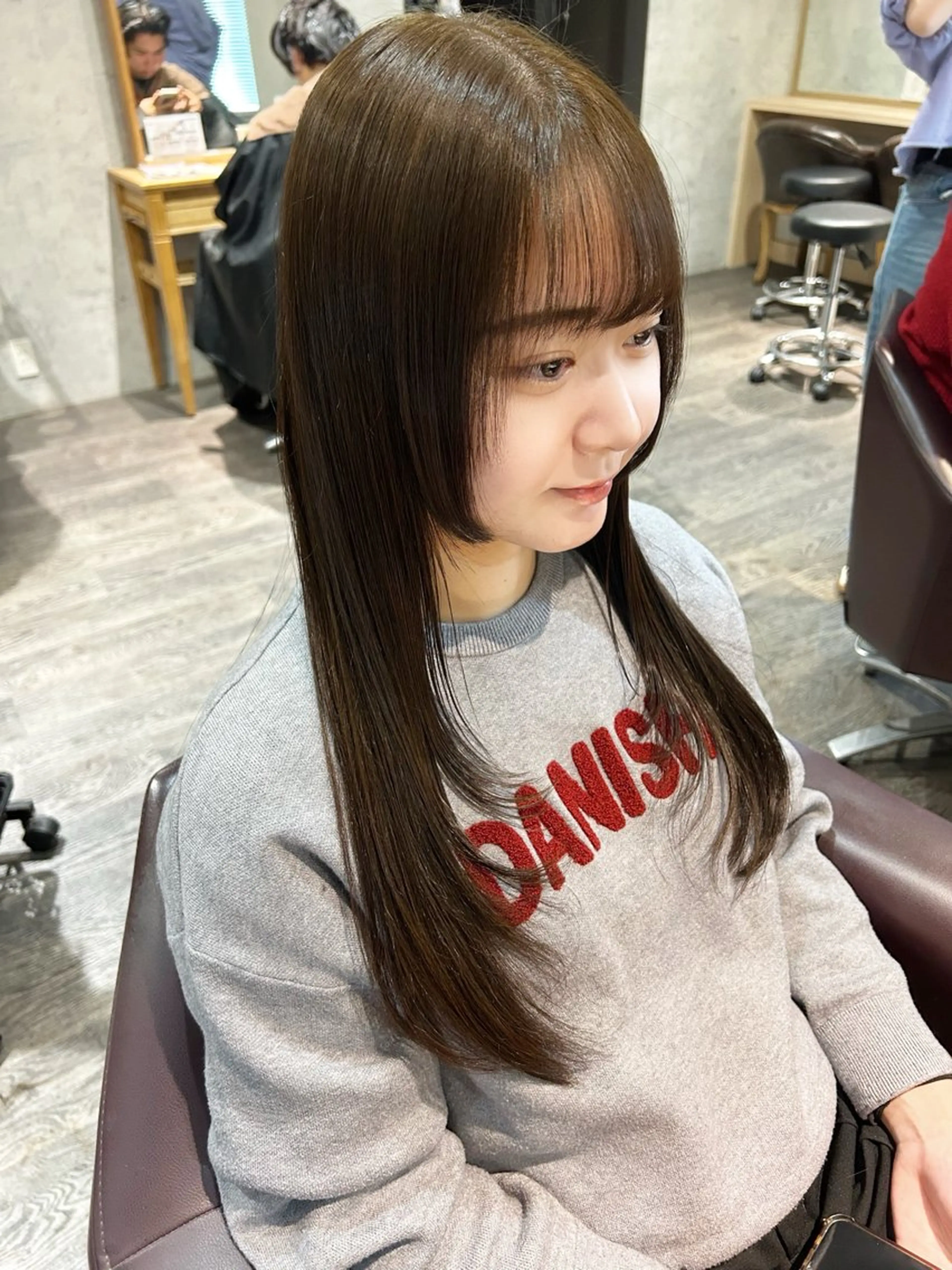 セミロング カラー ブリーチ 透明感カラー ブリーチなしカラー オリーブカラー レイヤーカット ヘアカラー パーソナルカラー 診断🍀マリンのヘアスタイル