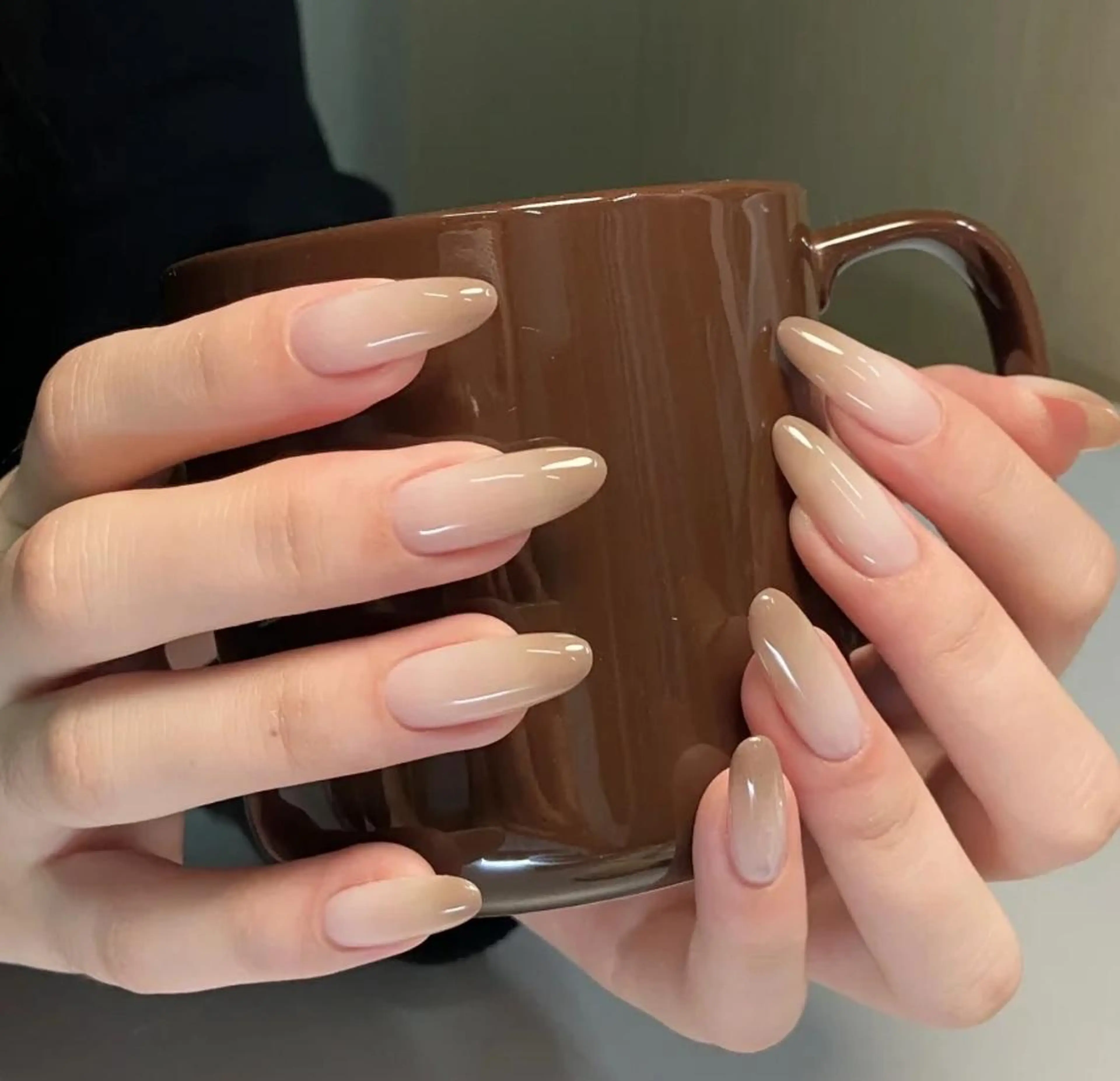 ネイル アートネイル 長さ出し ネイルチップ Queens ciciのネイルデザイン