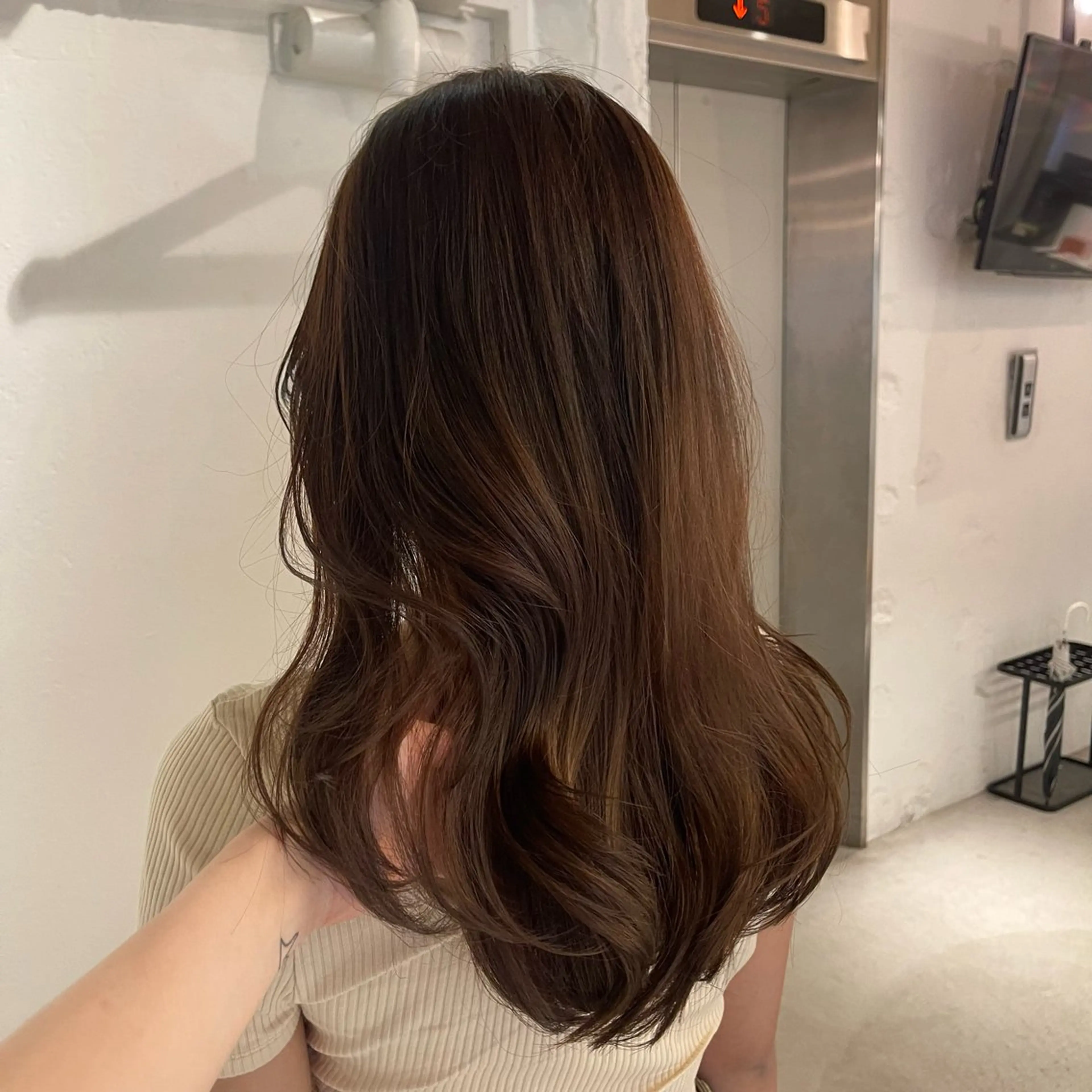 ロング カラー ブリーチ ブラウンカラー 透明感カラー nameless miichiのヘアスタイル