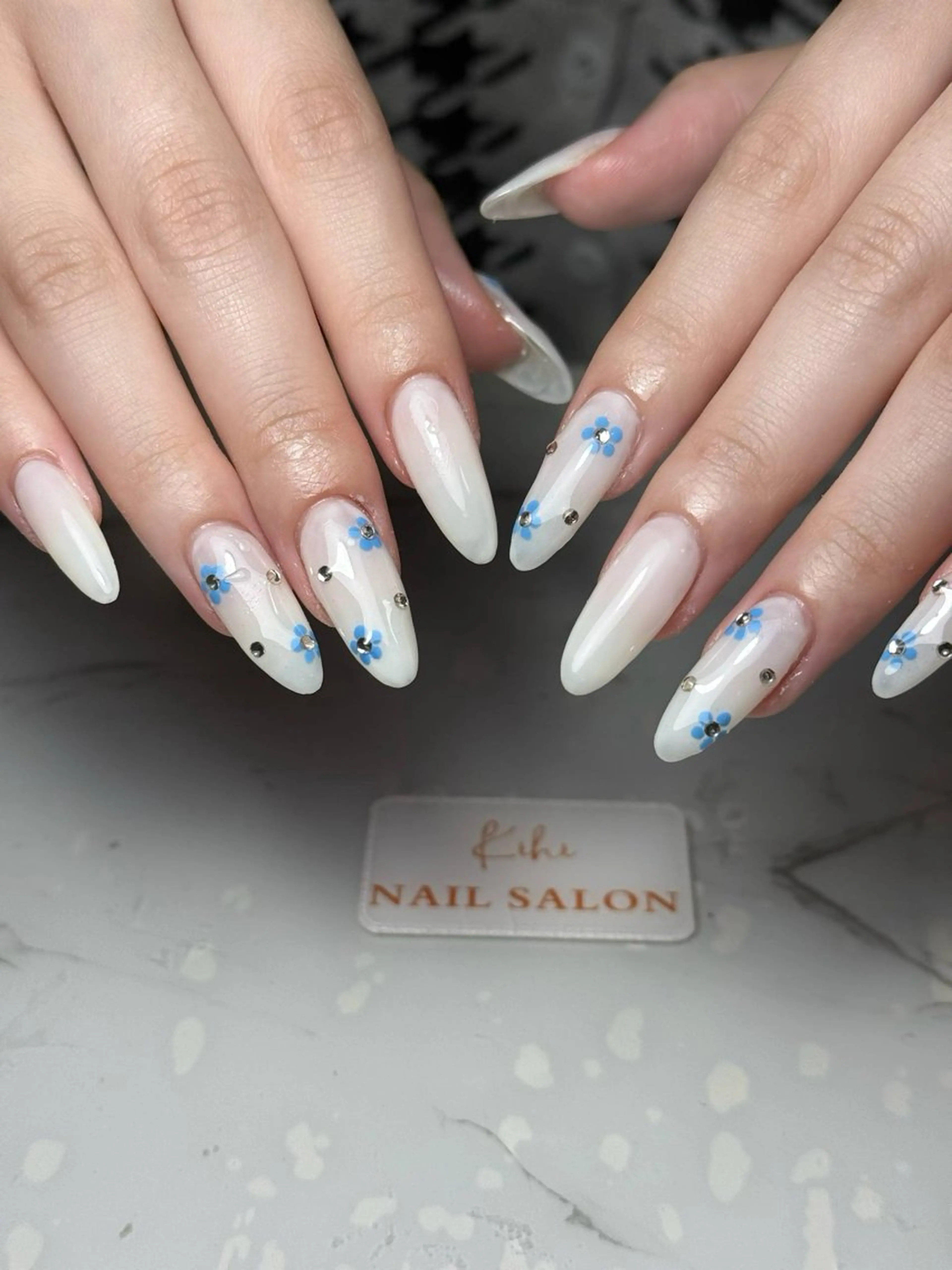 ネイル アートネイル フレンチネイル ジェルネイル グラデーション 韓国ネイル ハンドネイル 💕鈴木ユリ パラジェル/オフ無料のネイルデザイン