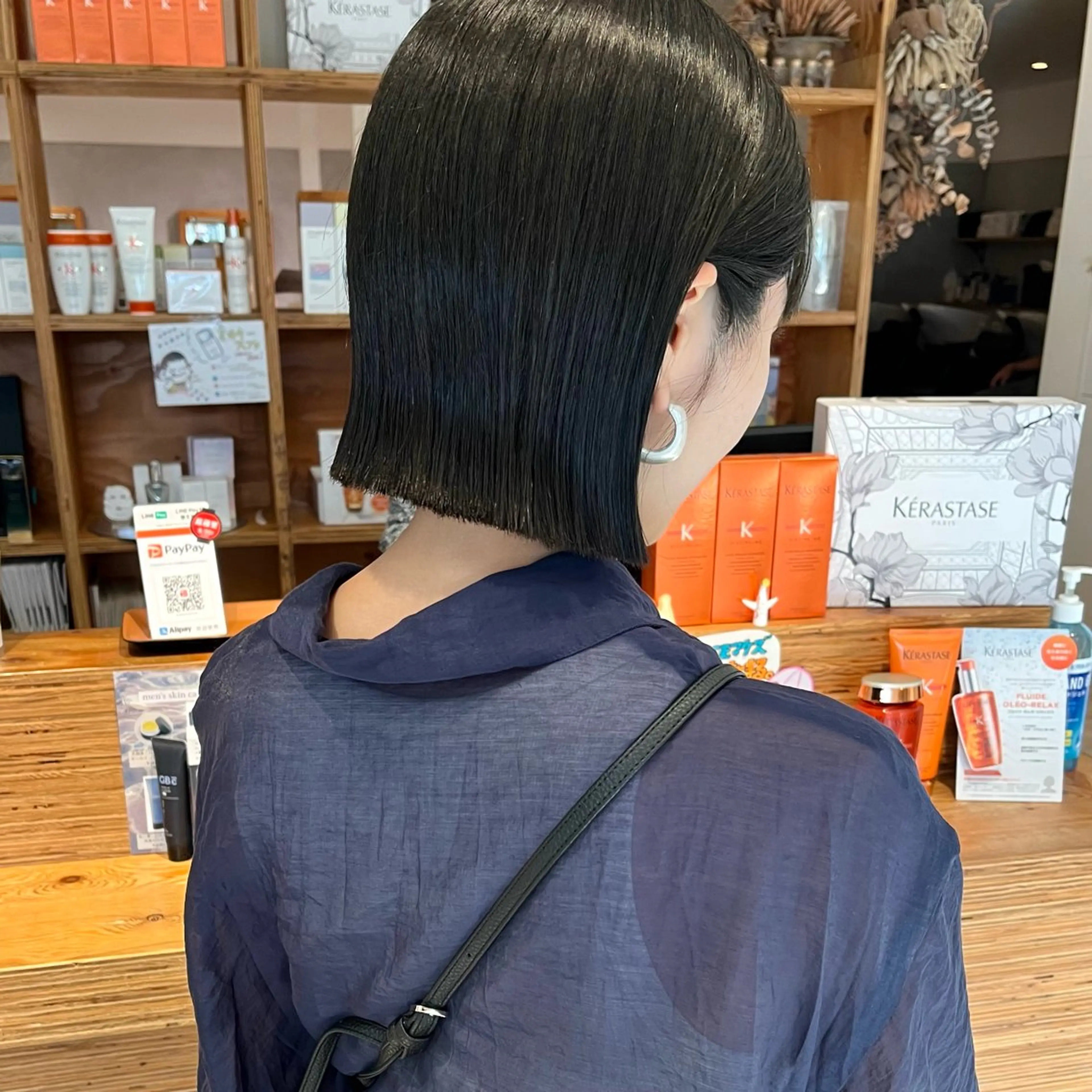 ショート 切りっぱなしボブ ボブ 外ハネヘア カット ヘアカラー トリートメント ボブ/透明感カラー /坂口恵梨子のヘアスタイル