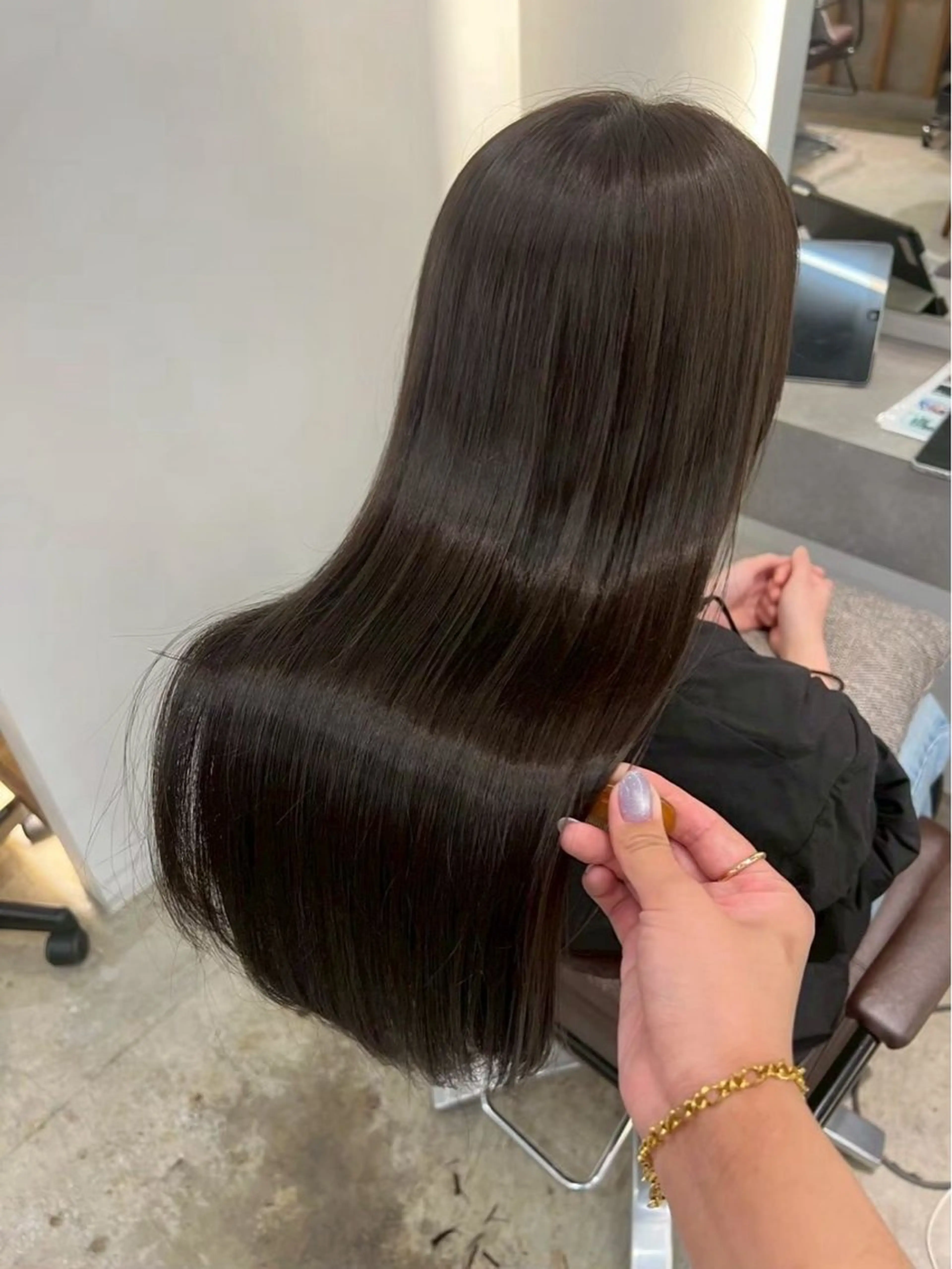 セミロング 髪質改善 カット ヘアカラー ニシカワ ユズミのヘアスタイル