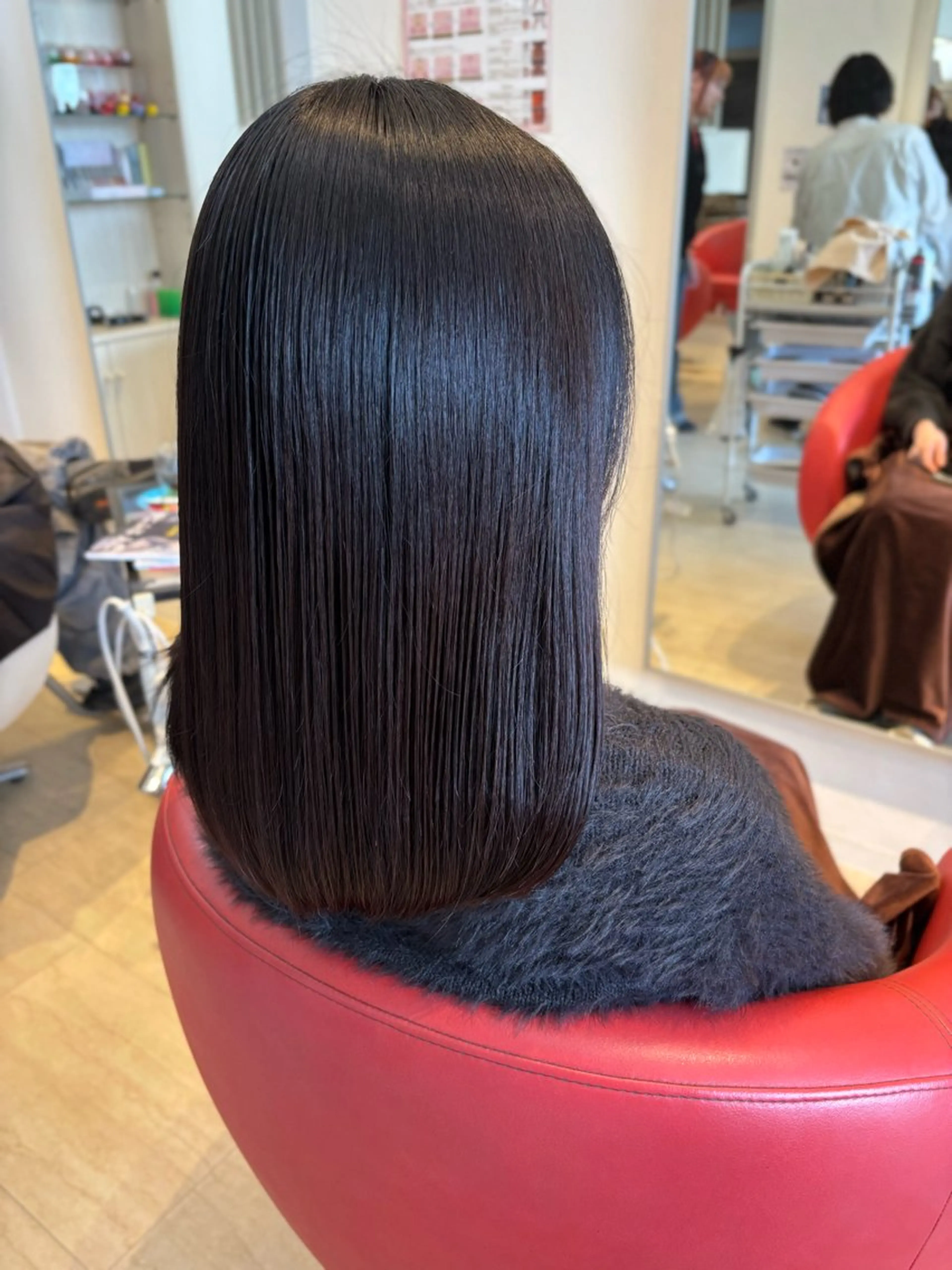 セミロング カット lachiq R+ カイトのヘアスタイル