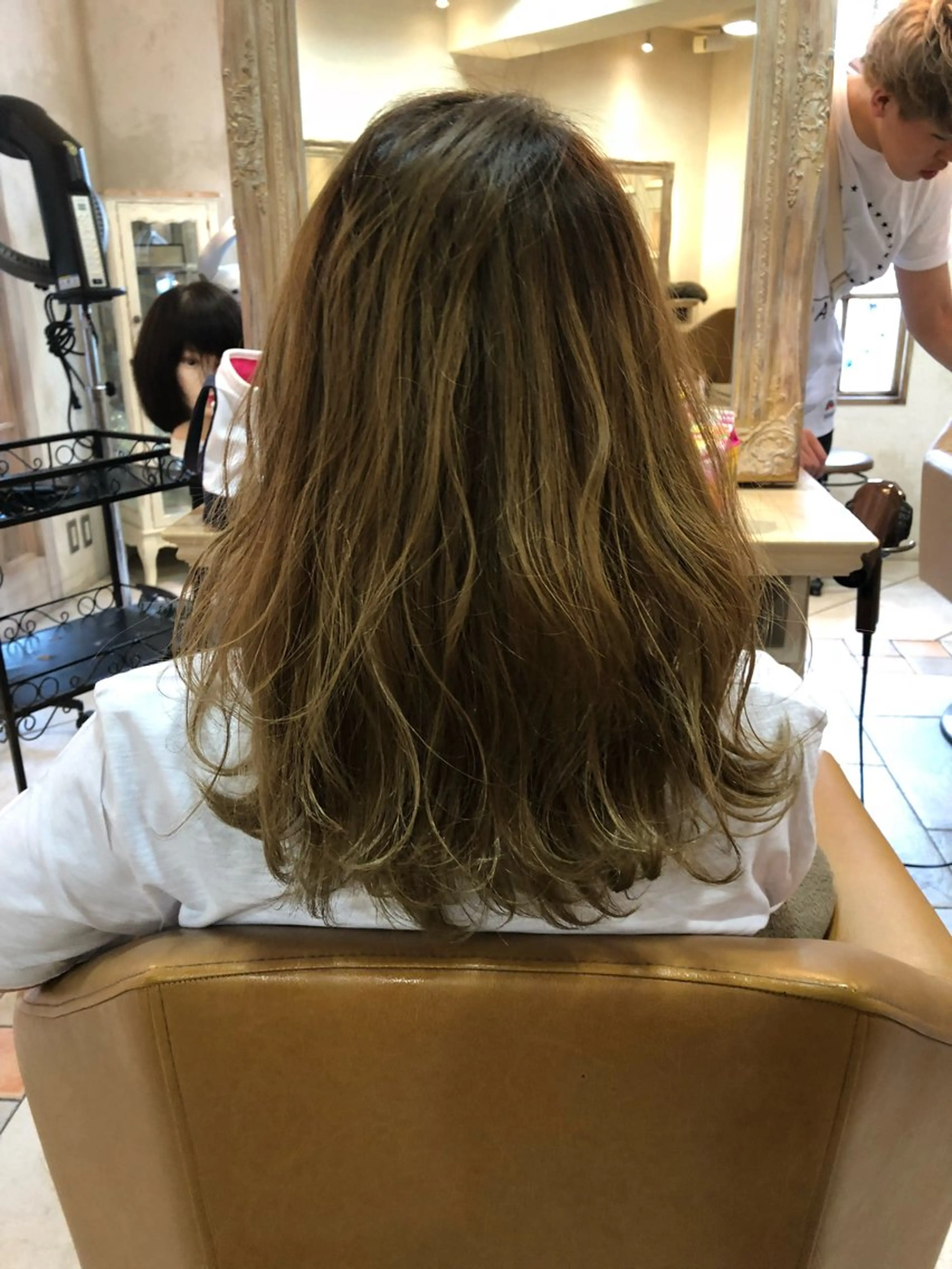 ロング レイヤーカット amie by afloatのヘアスタイル