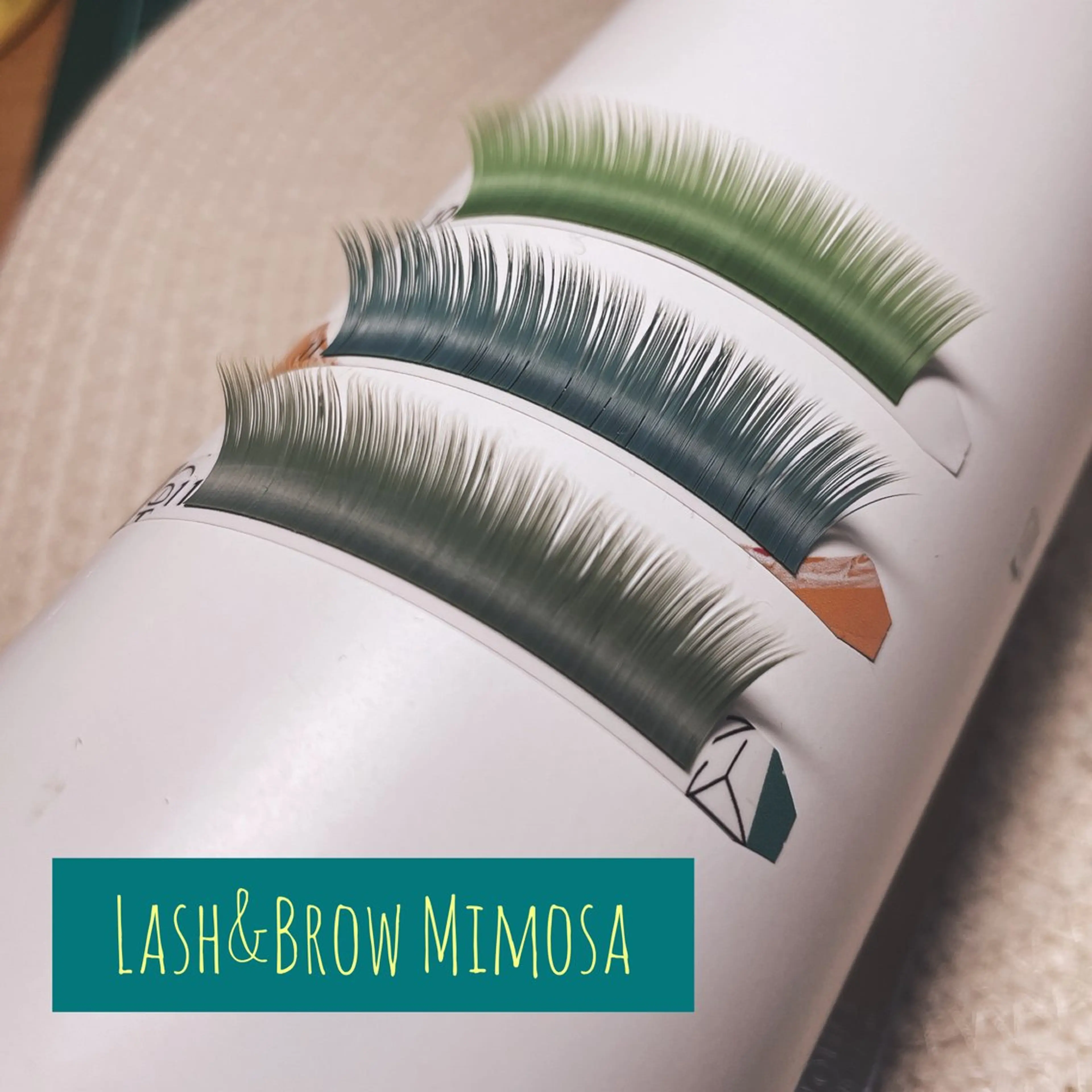マツエク・マツパ カラーマツエク Lash&Brow Mimosaのマツエク・マツパデザイン