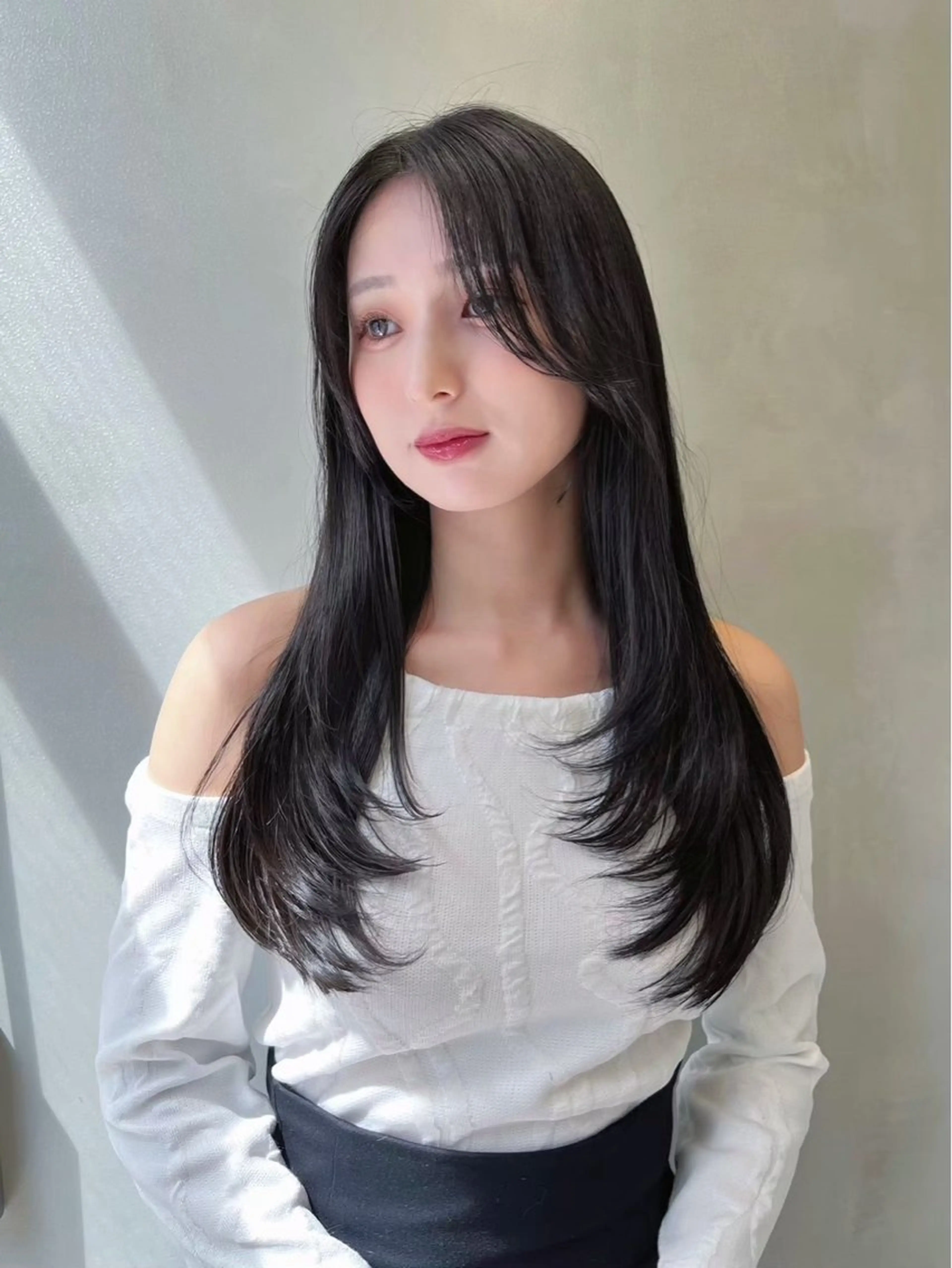 セミロング カラー 黒髪 ブルーカラー ブルーブラック 髪質改善/はるみ🌙 韓国レイヤーのヘアスタイル