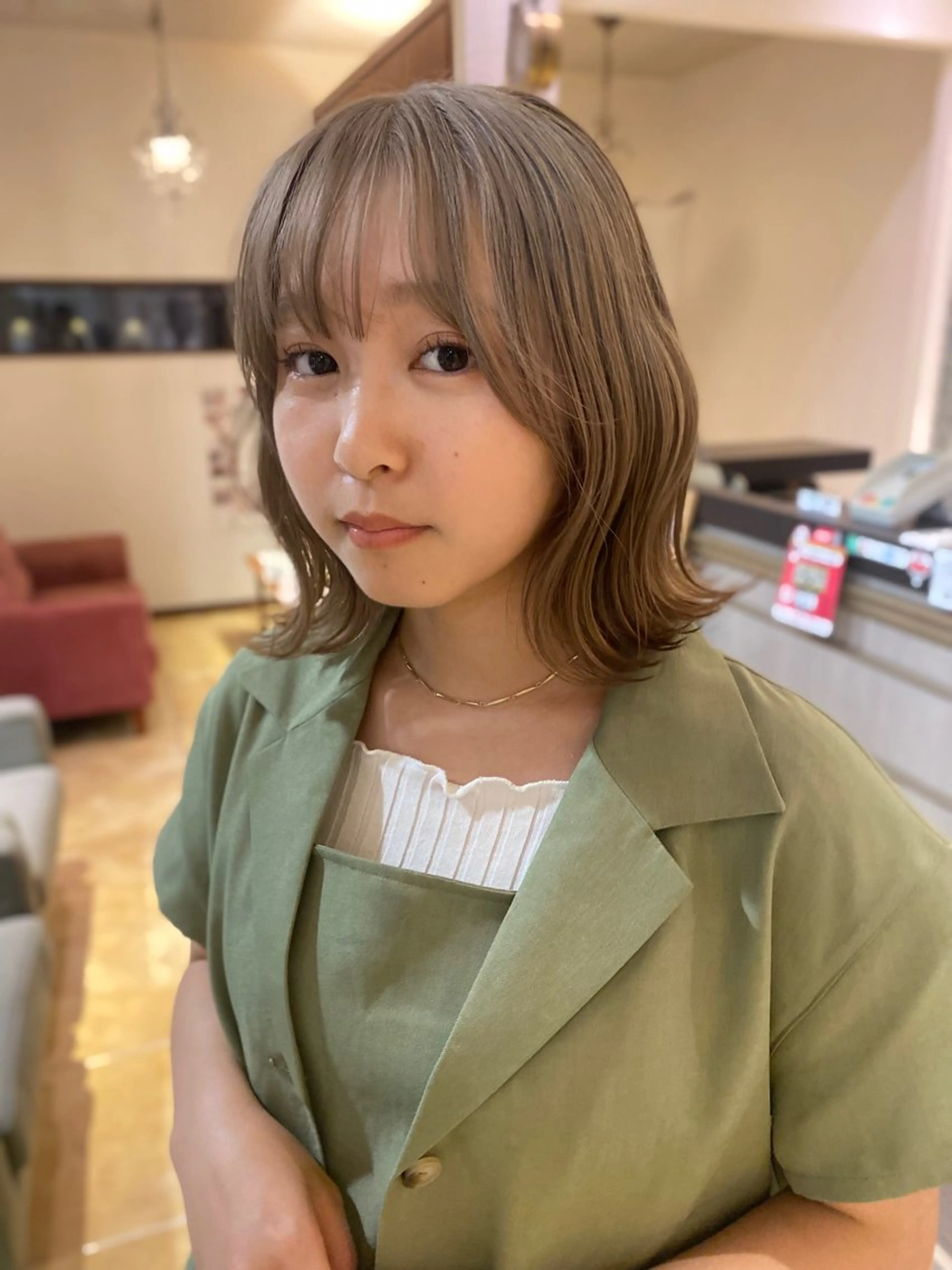 ミディアム カラー ベージュカラー ハイトーンカラー ハイトーンベージュ 似合わせカット 垢抜けパーマ/ 毎朝1分セット/こんのヘアスタイル