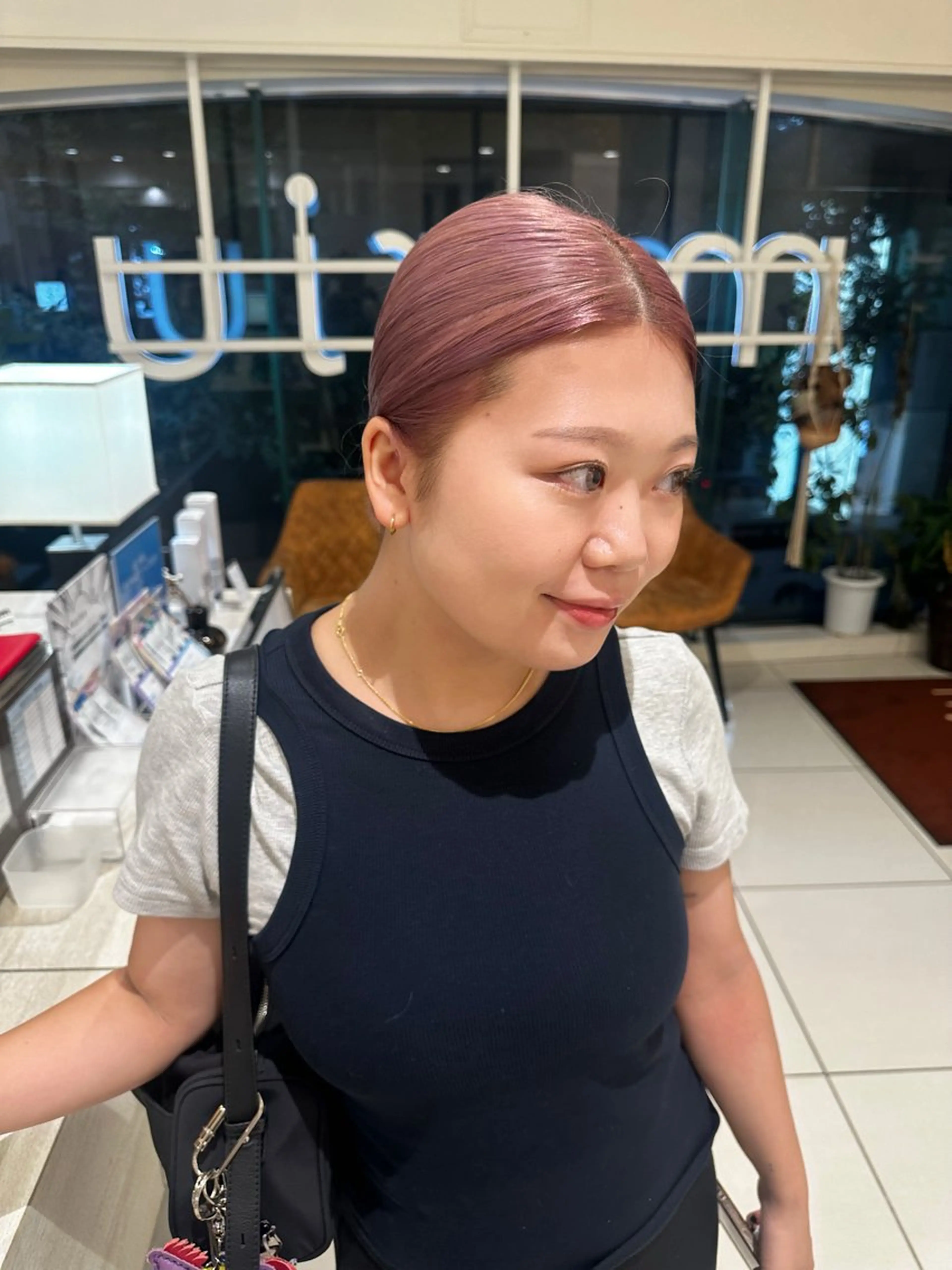 セミロング カラー ヘアアレンジ タイトボブ個性派カラ ーAKANEのヘアスタイル