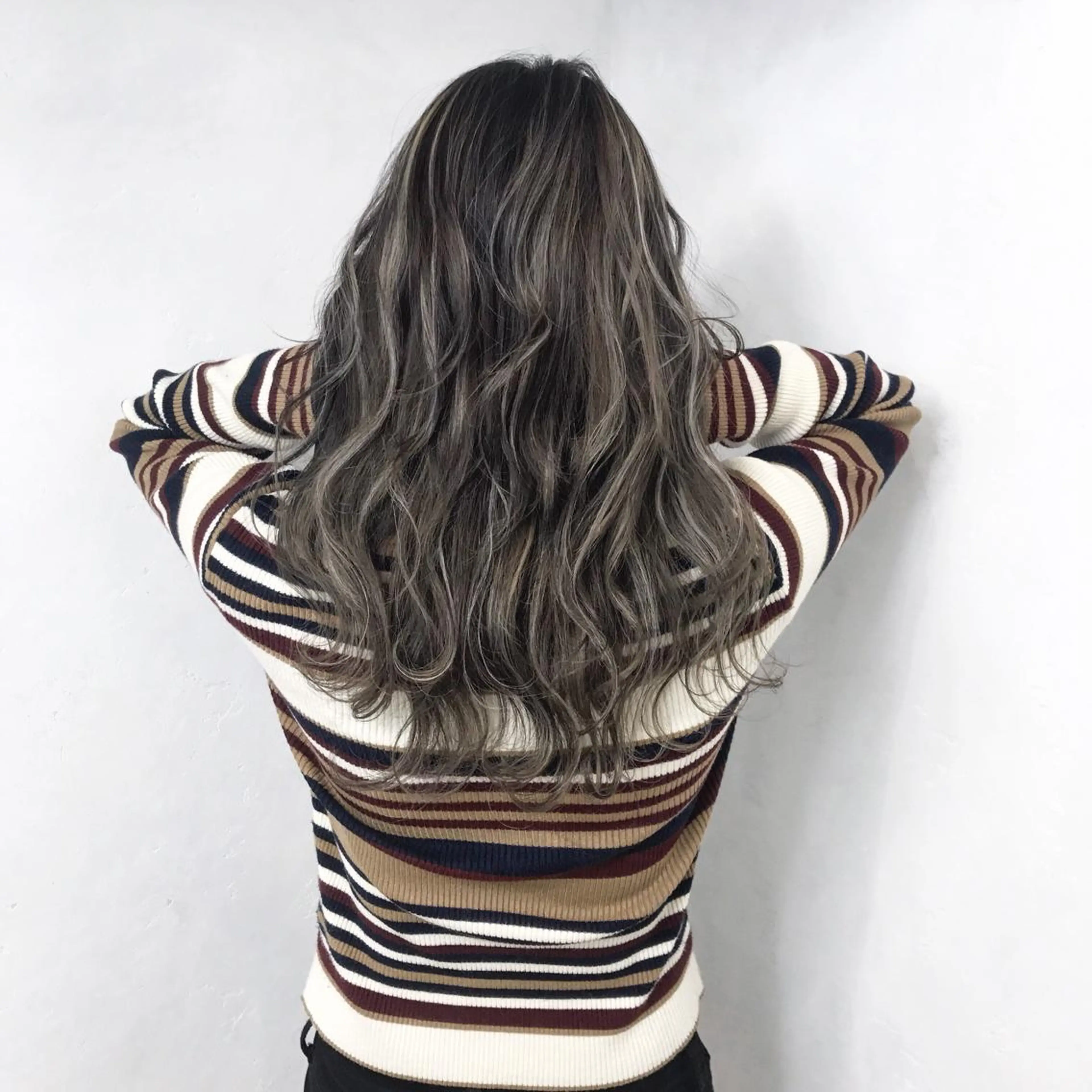 ロング カラー グレージュ ハイライトカラー ハイライト ヘアカラー TATSUYA アートディレクターのヘアスタイル