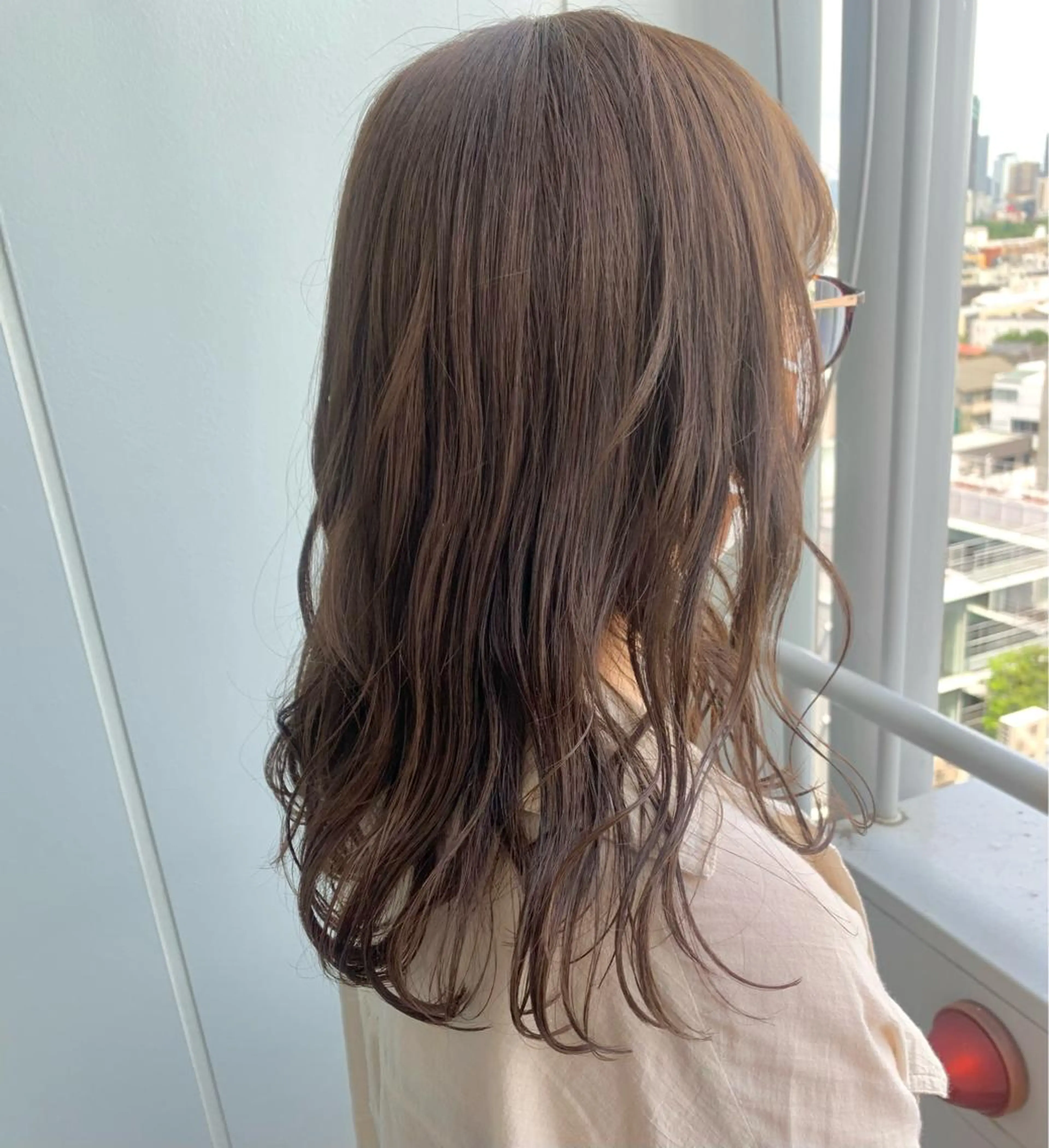 セミロング カラー パーマ ベージュカラー ミルクティーベージュ カット ヘアカラー トリートメント 明治神宮前 NANAMIのヘアスタイル