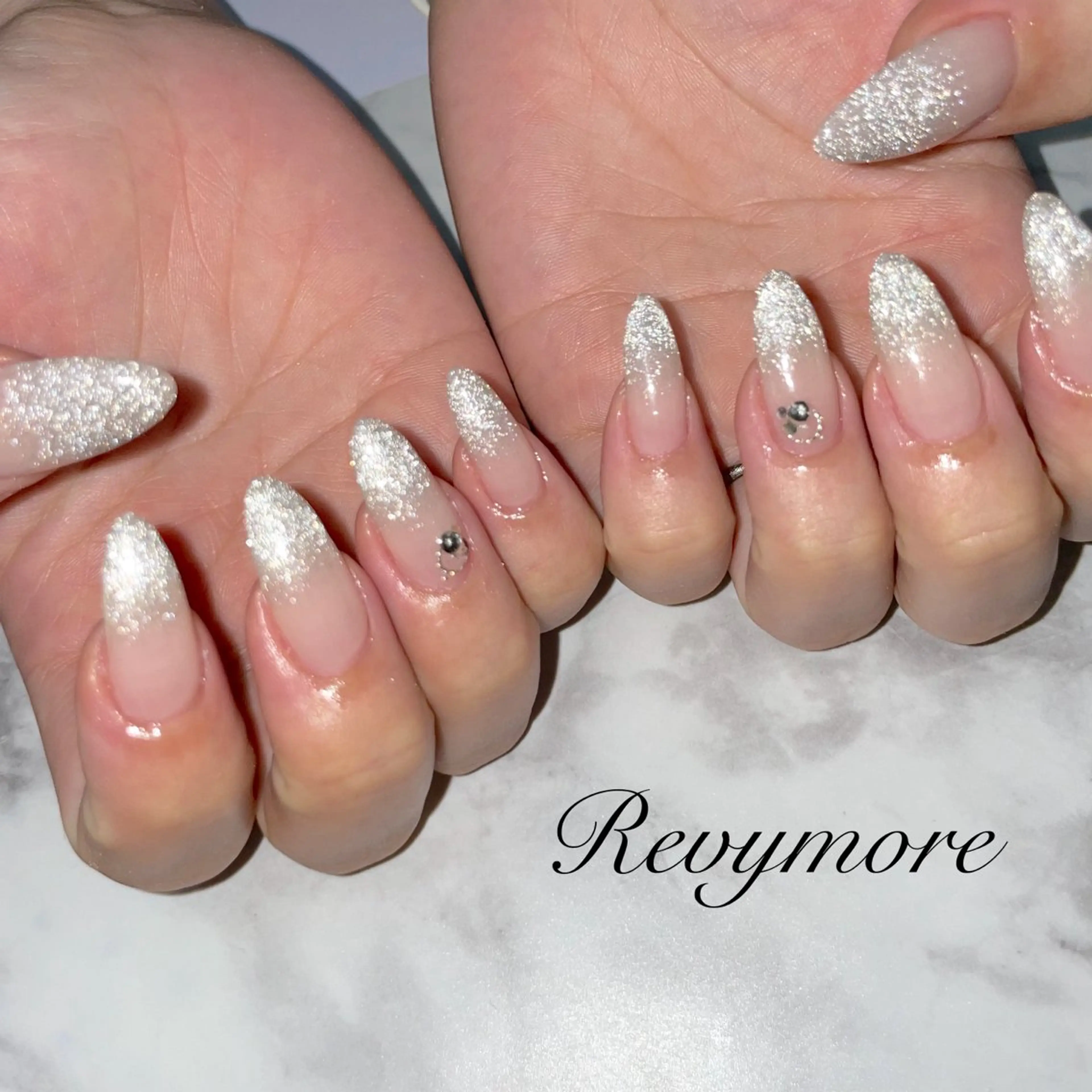 ネイル フラッシュネイル フラッシュマグ ジェルネイル グラデーション マグネットネイル nail salon Revymoreのネイルデザイン