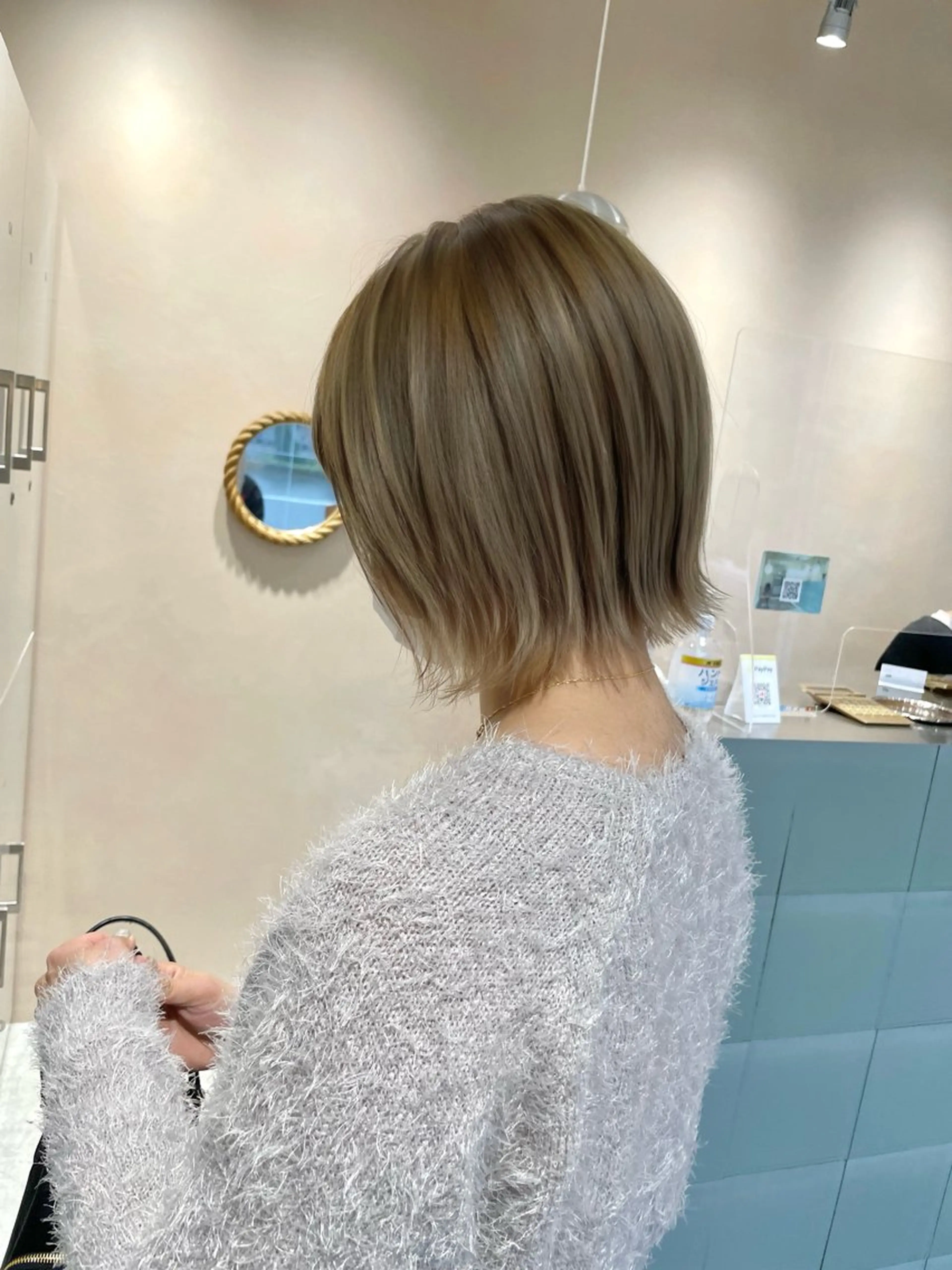 ショート カラー ベージュカラー オリーブベージュ 塩貝 幸音のヘアスタイル