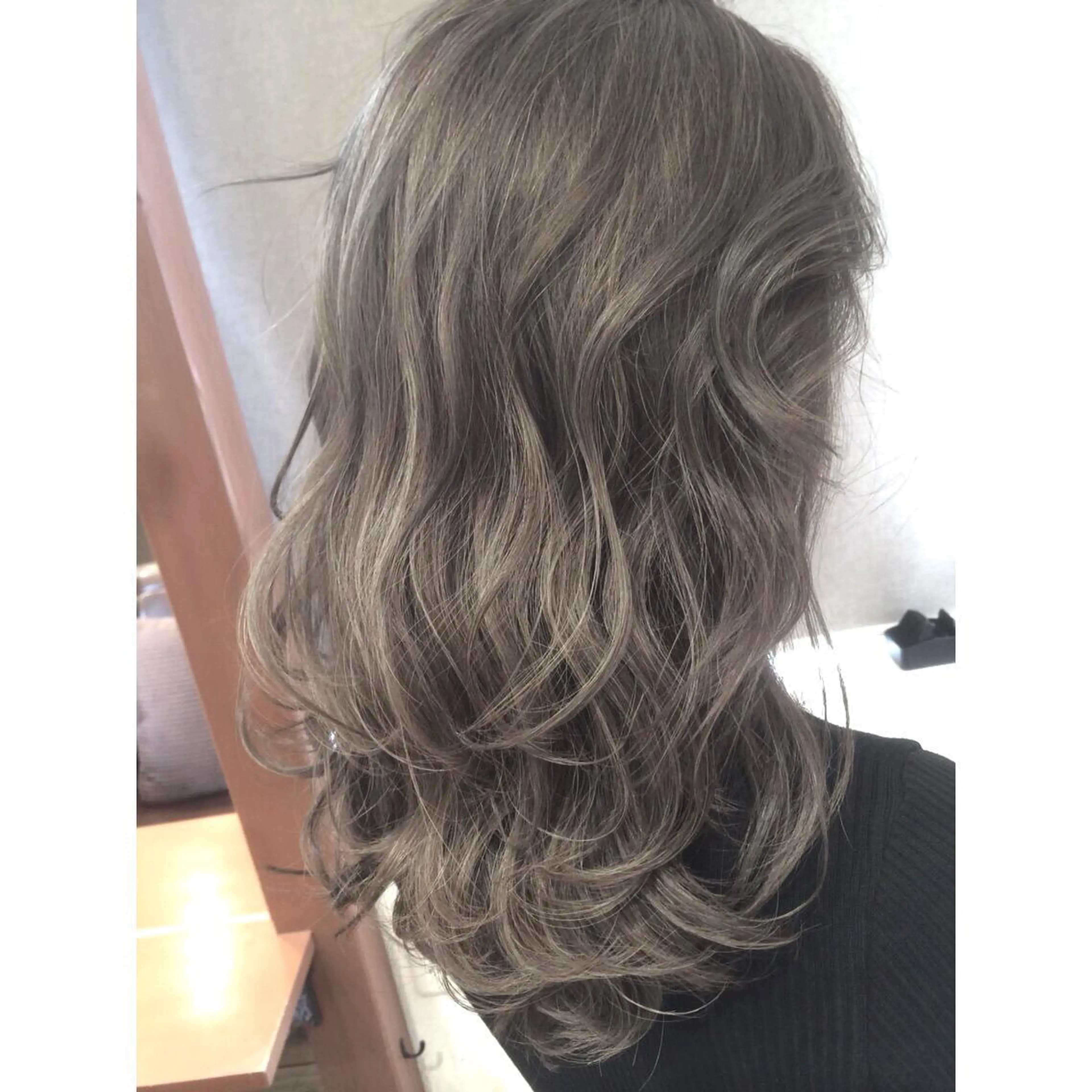 ミディアム カラー ベージュカラー ハイライトカラー 3Dハイライト ハイライト ヘアカラー トリートメント 井上 一平のヘアスタイル