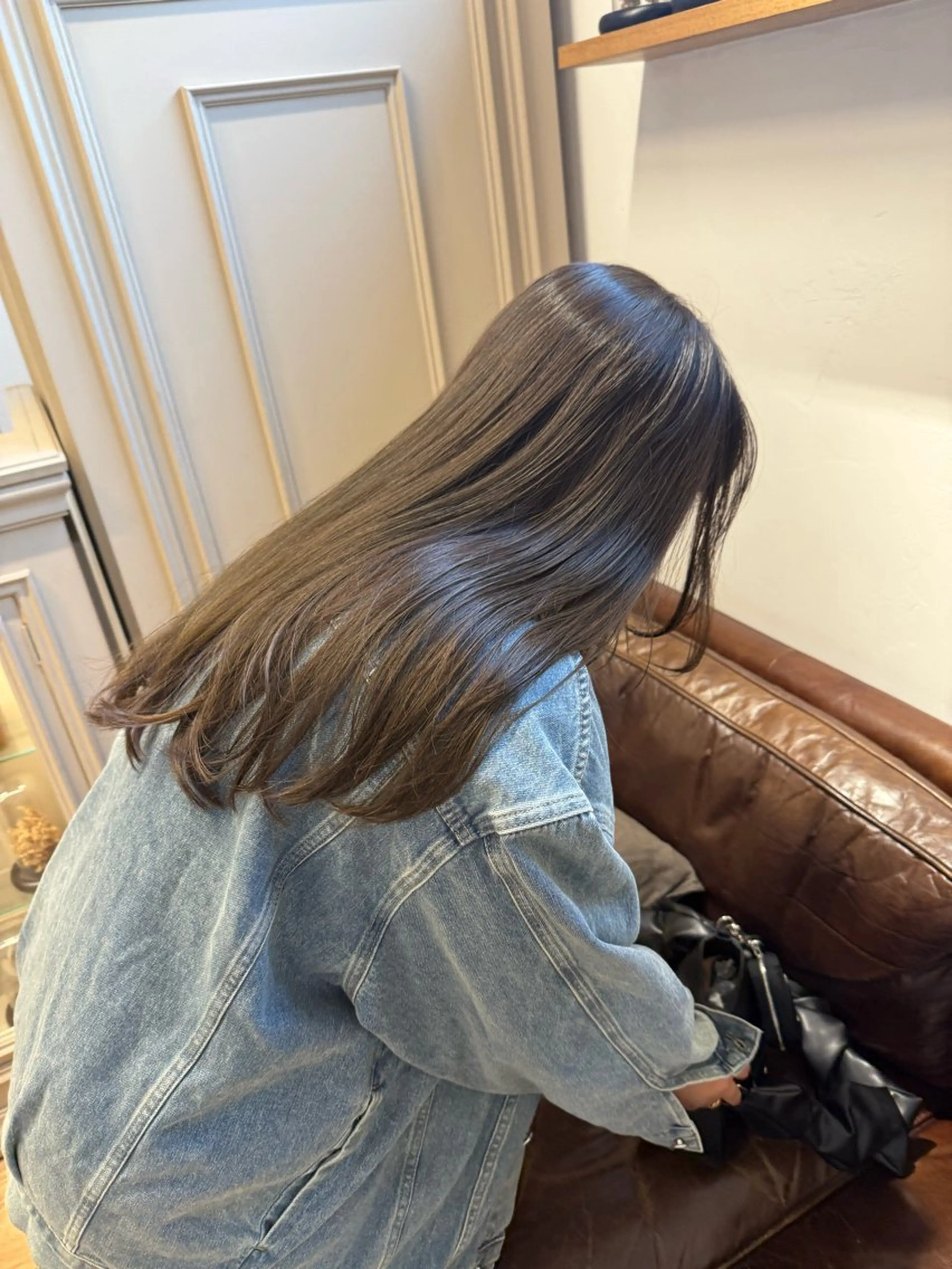 ロング カラー ミルクティー× グレージュMOMOのヘアスタイル