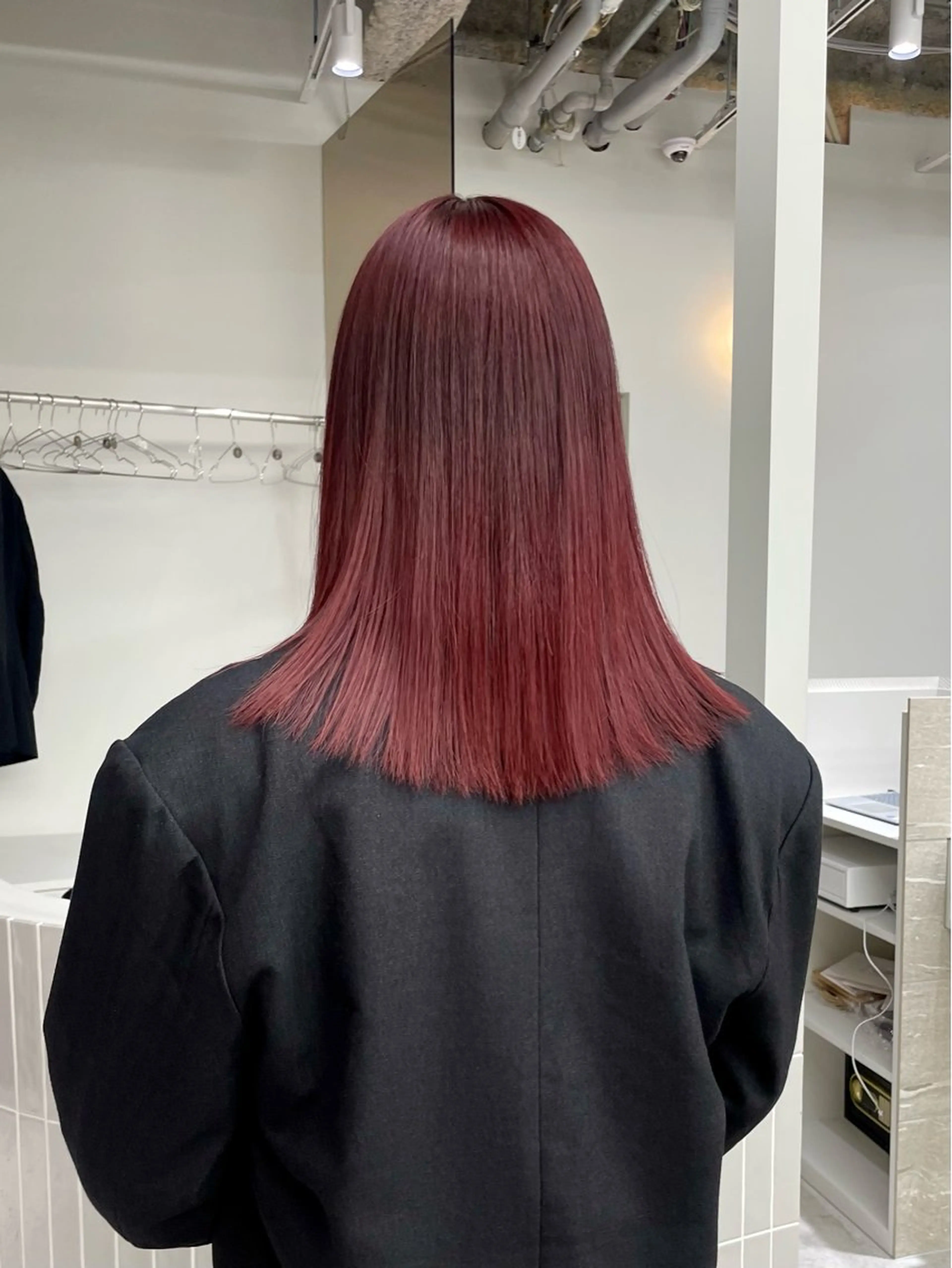 ミディアム カラー レッドカラー stén/kana /レイヤーカットのヘアスタイル