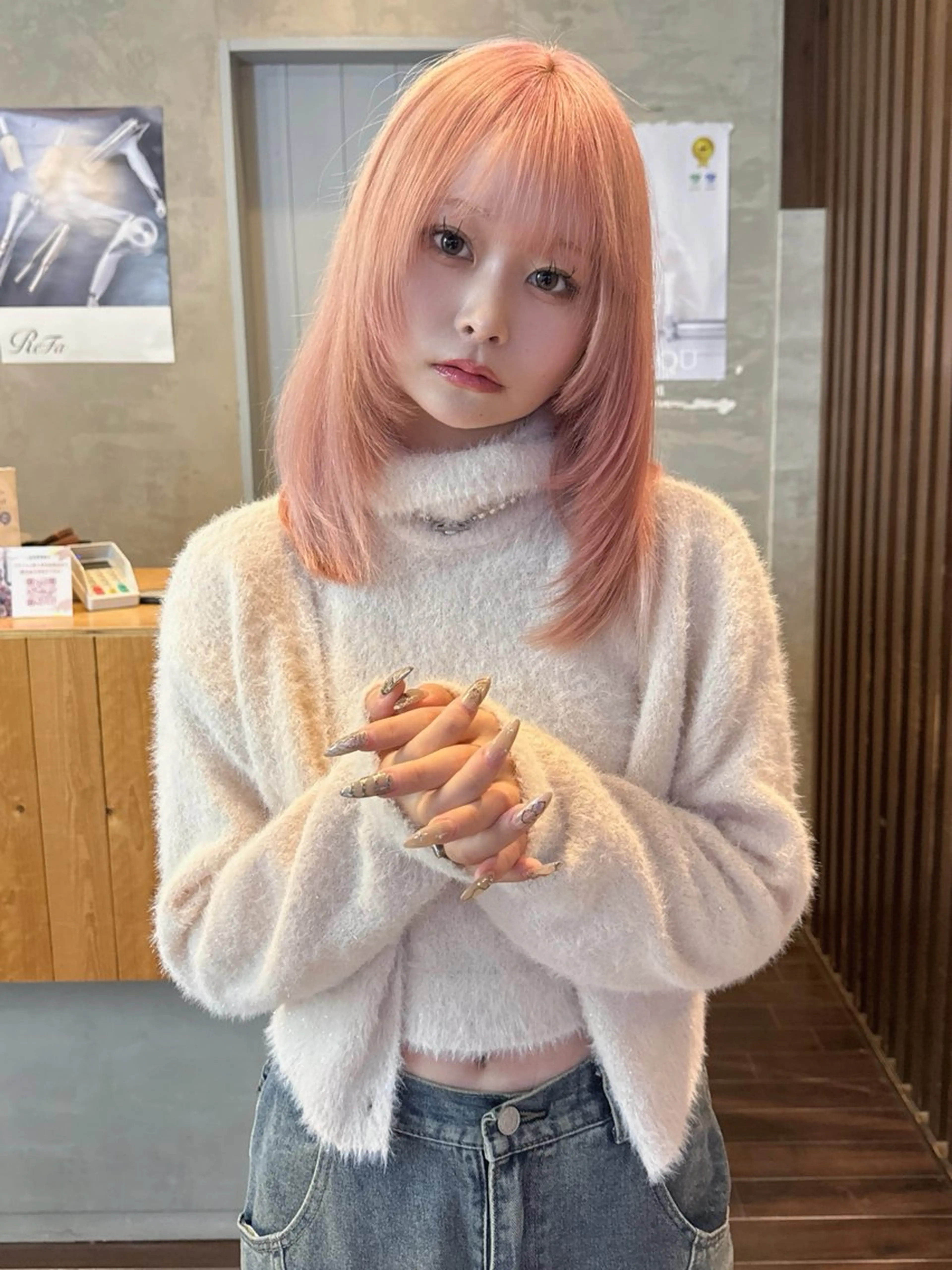 セミロング カラー ブリーチ 具志 正太のヘアスタイル