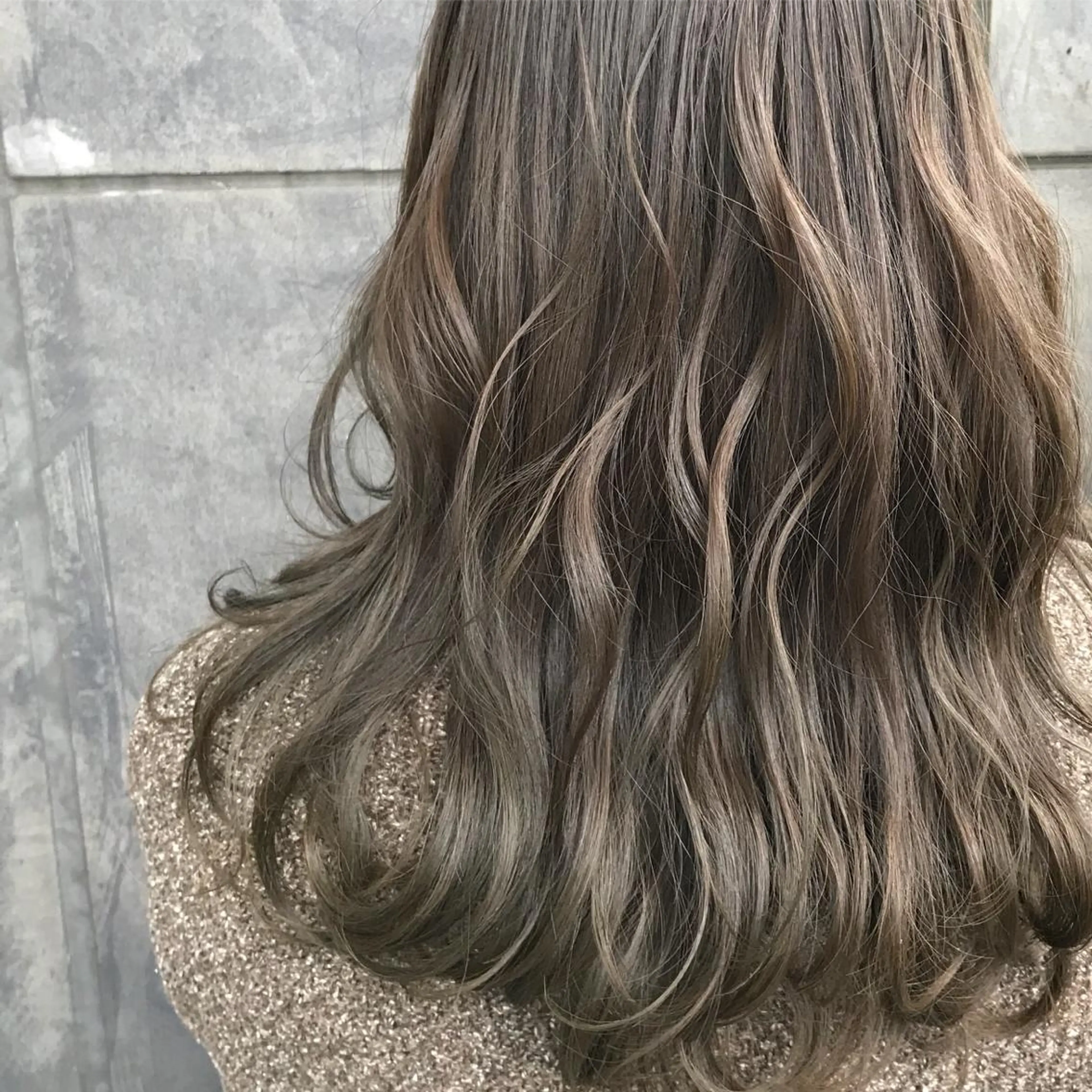 セミロング カラー ブリーチ グレージュ ヘアカラー No1韓国風レイヤー &カチモリ✨ /サキのヘアスタイル