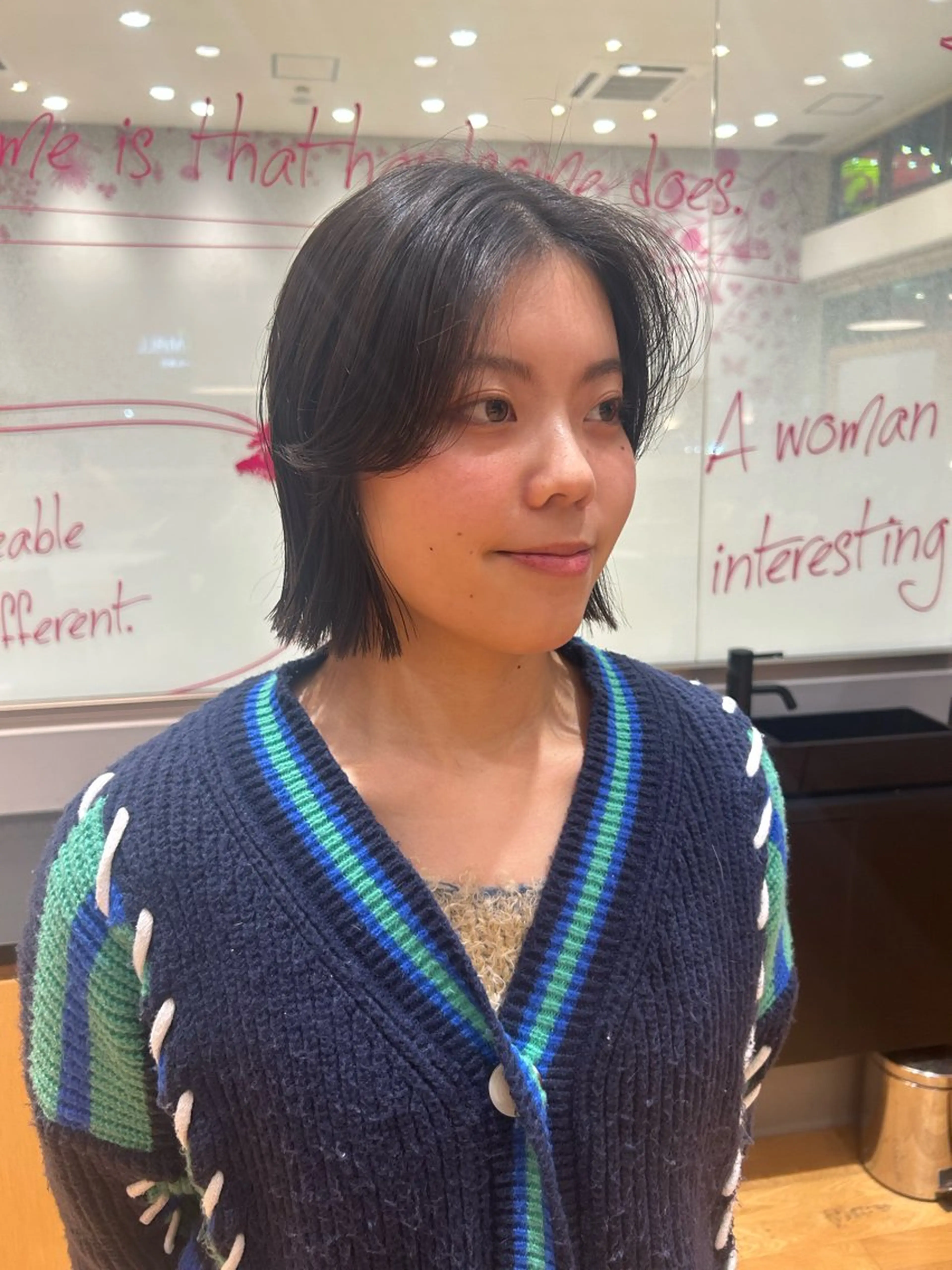 ミディアム SARA もものヘアスタイル