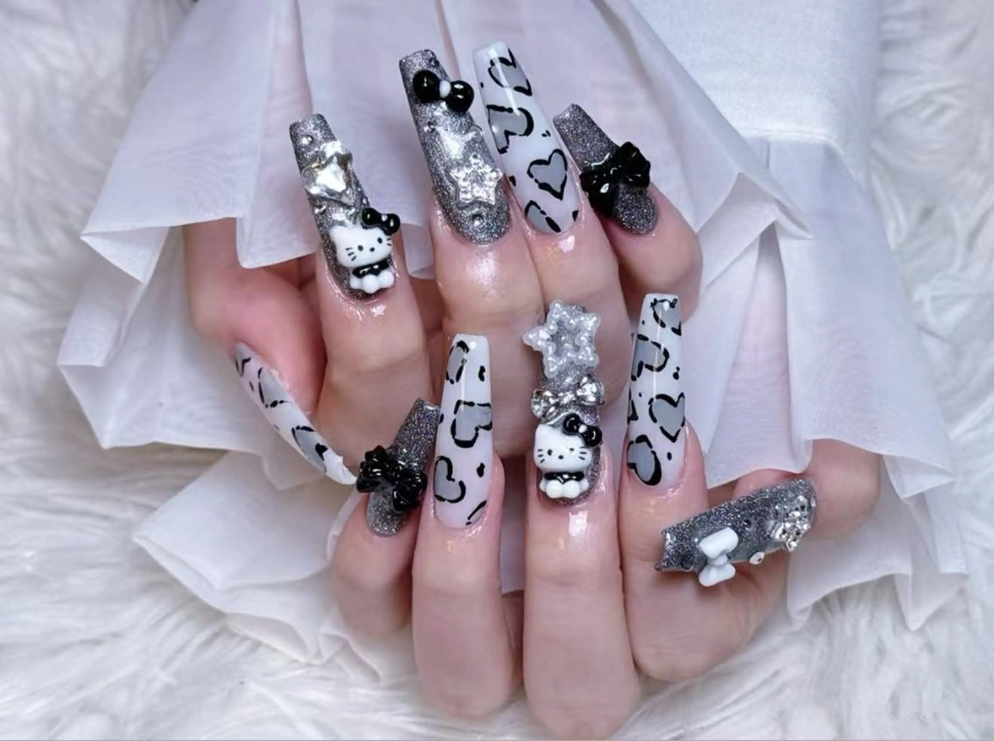 ロング ハンドネイル 長さだし専門 Moominのネイルデザイン