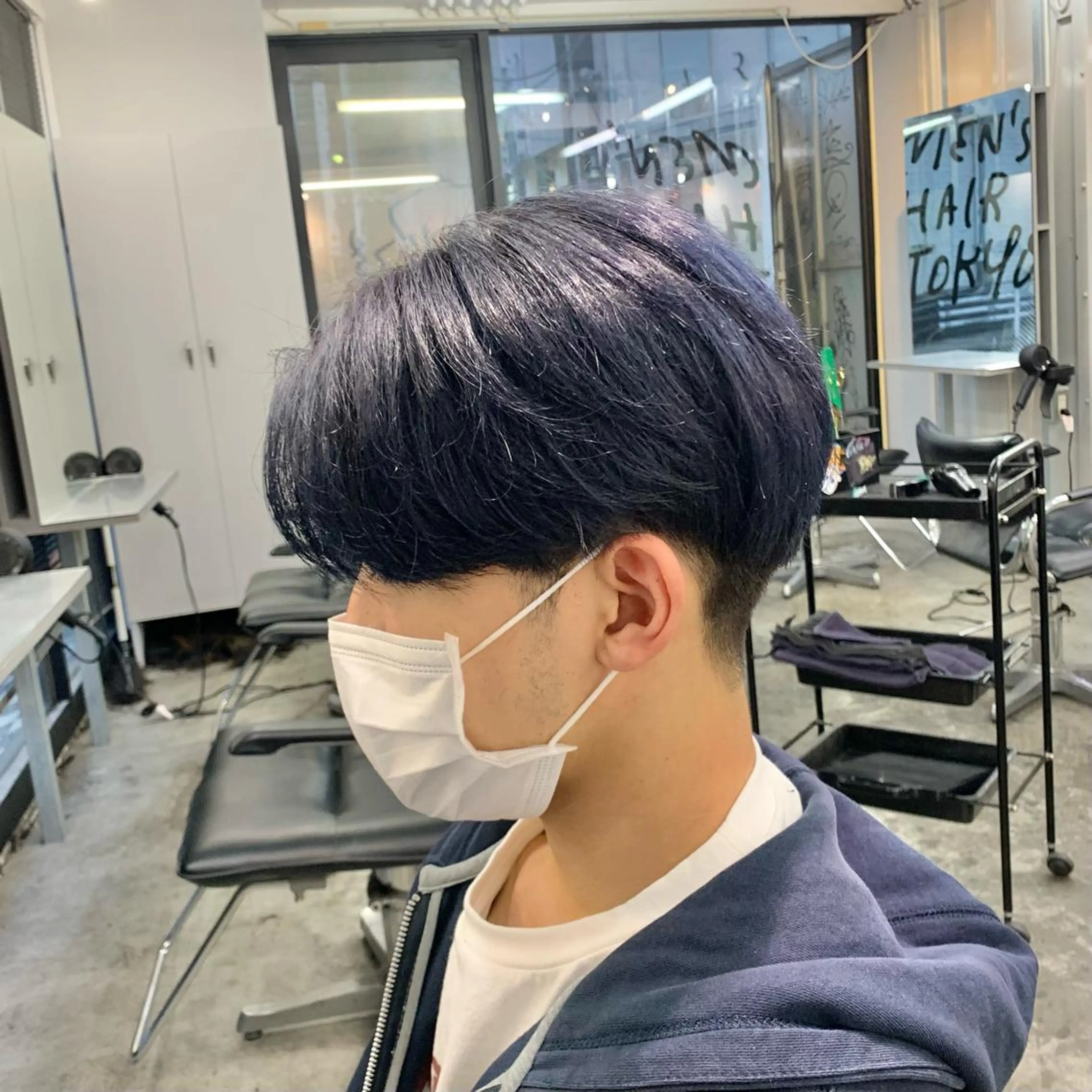 ショート カラー メンズ 黒髪 ブルーカラー ブルーブラック 透明感カラー カット ヘアカラー メンズ特化美容師/ 藤戸 椋のヘアスタイル