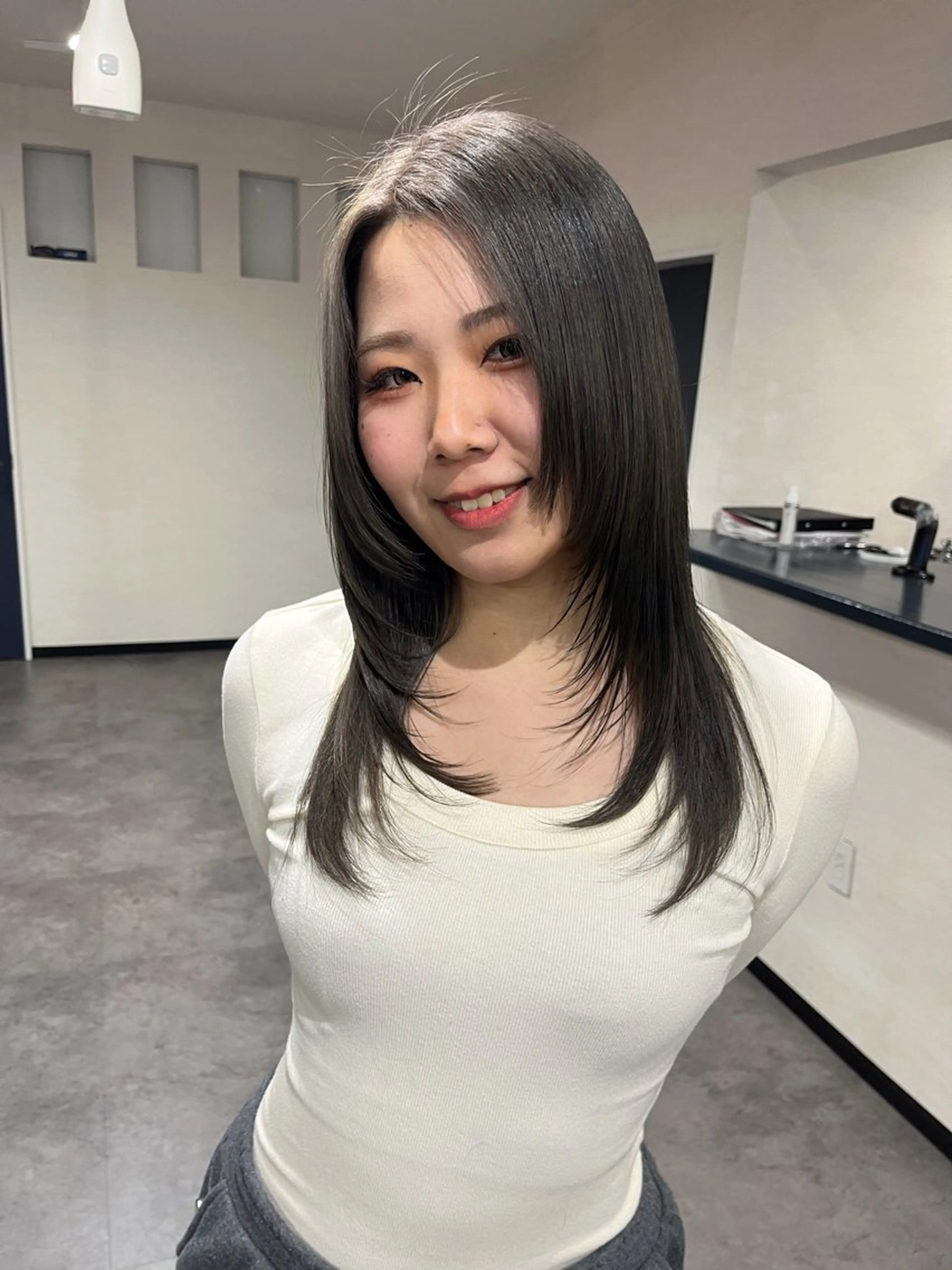 ミディアム カラー 鳥居 叶夢のヘアスタイル