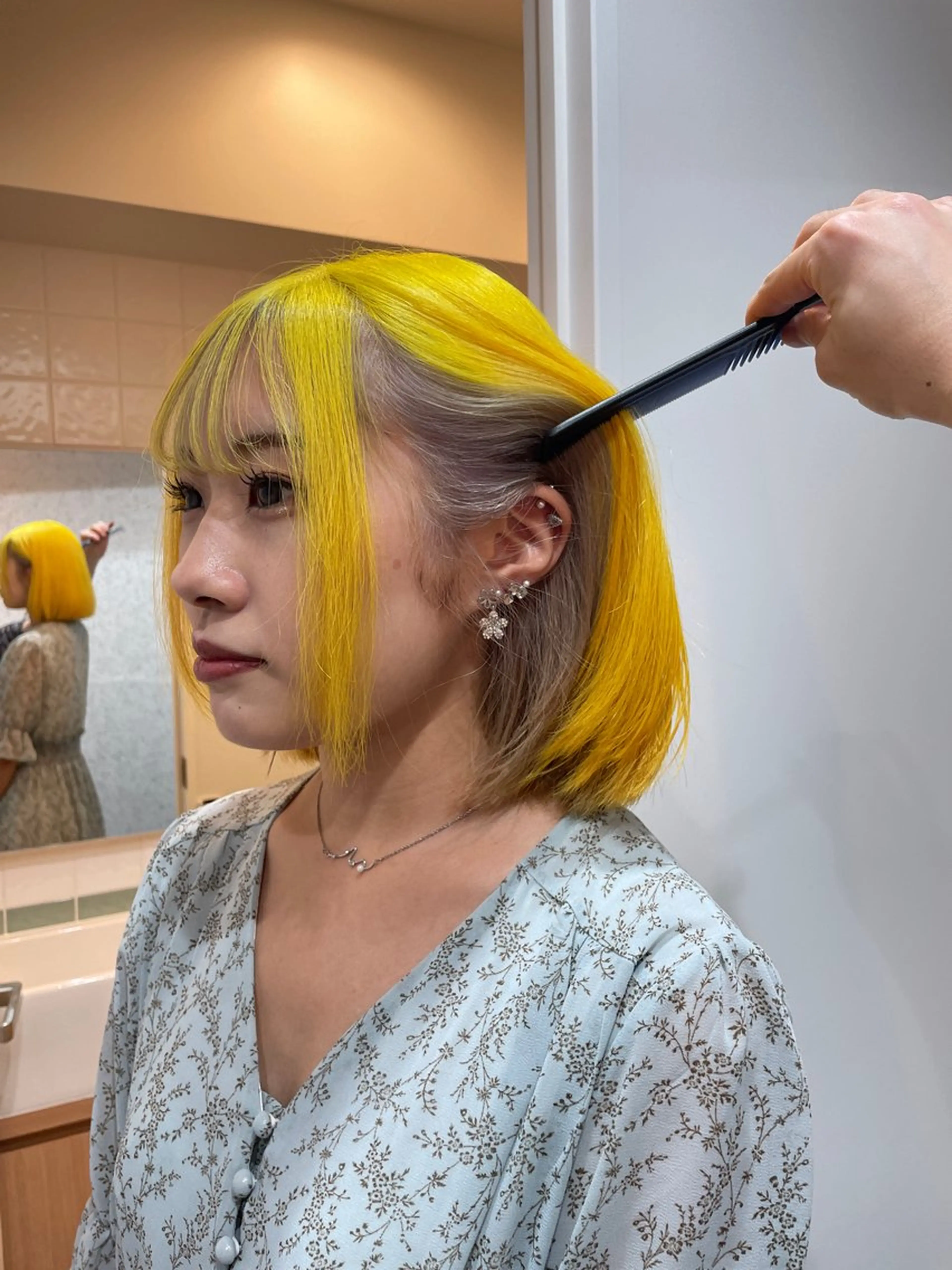 ミディアム カラー 切りっぱなしボブ レイヤー/縮毛矯正のヘアスタイル