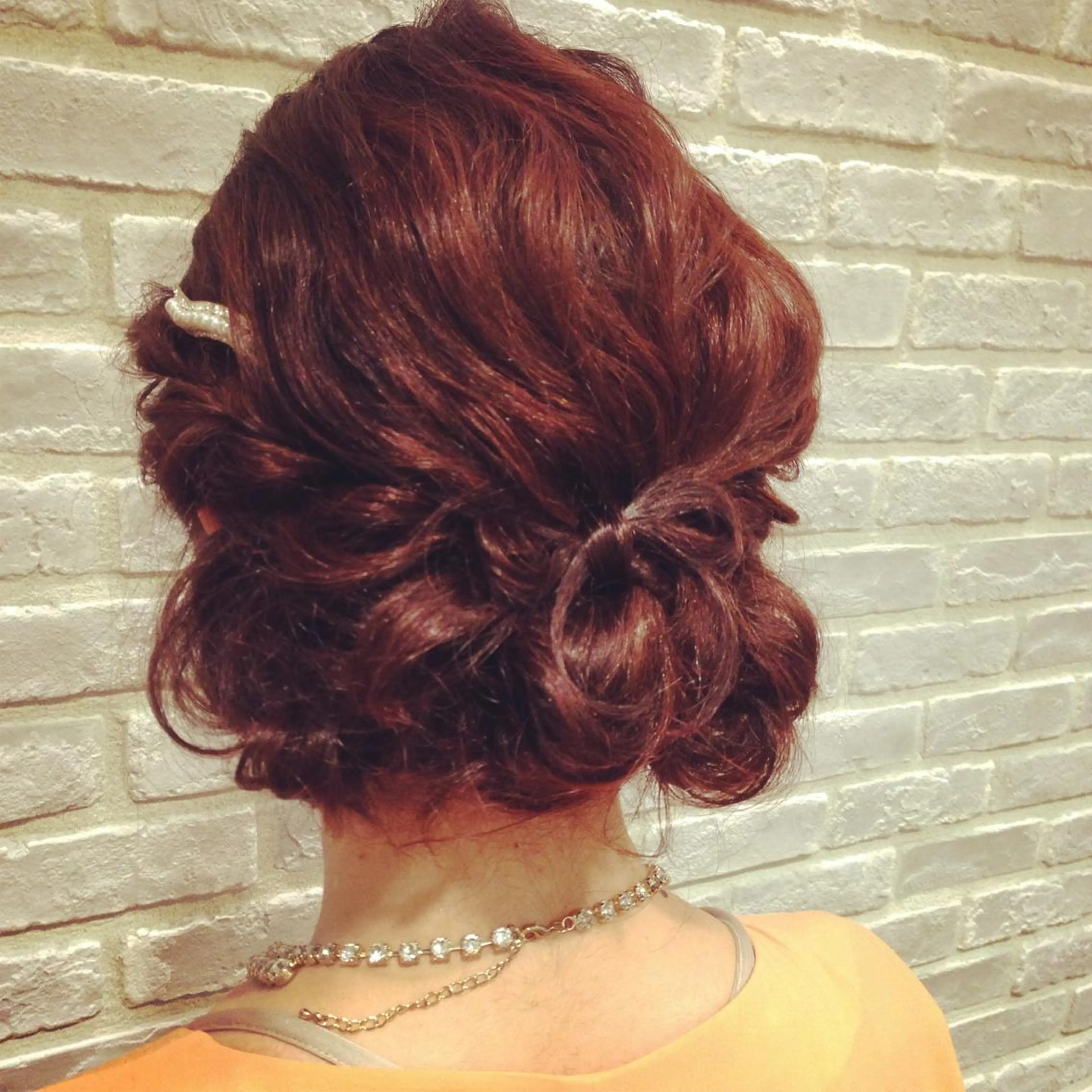 ミディアム セミロング カラー ヘアアレンジ 結婚式・ブライダル rico_by ヘアとアイブロウの眉毛・アイブロウイメージ