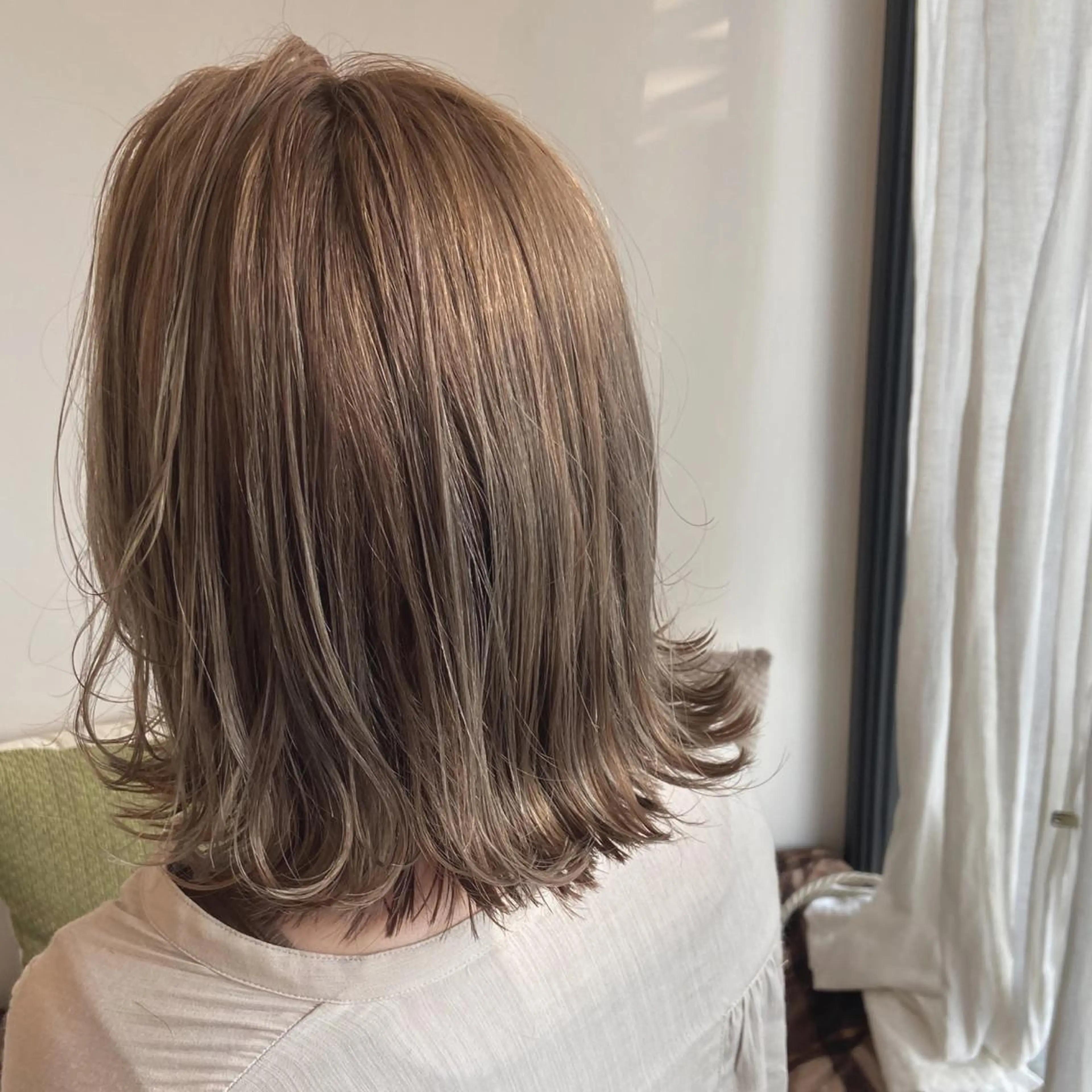 ミディアム カット ヘアカラー トリートメント 峯 志帆のヘアスタイル