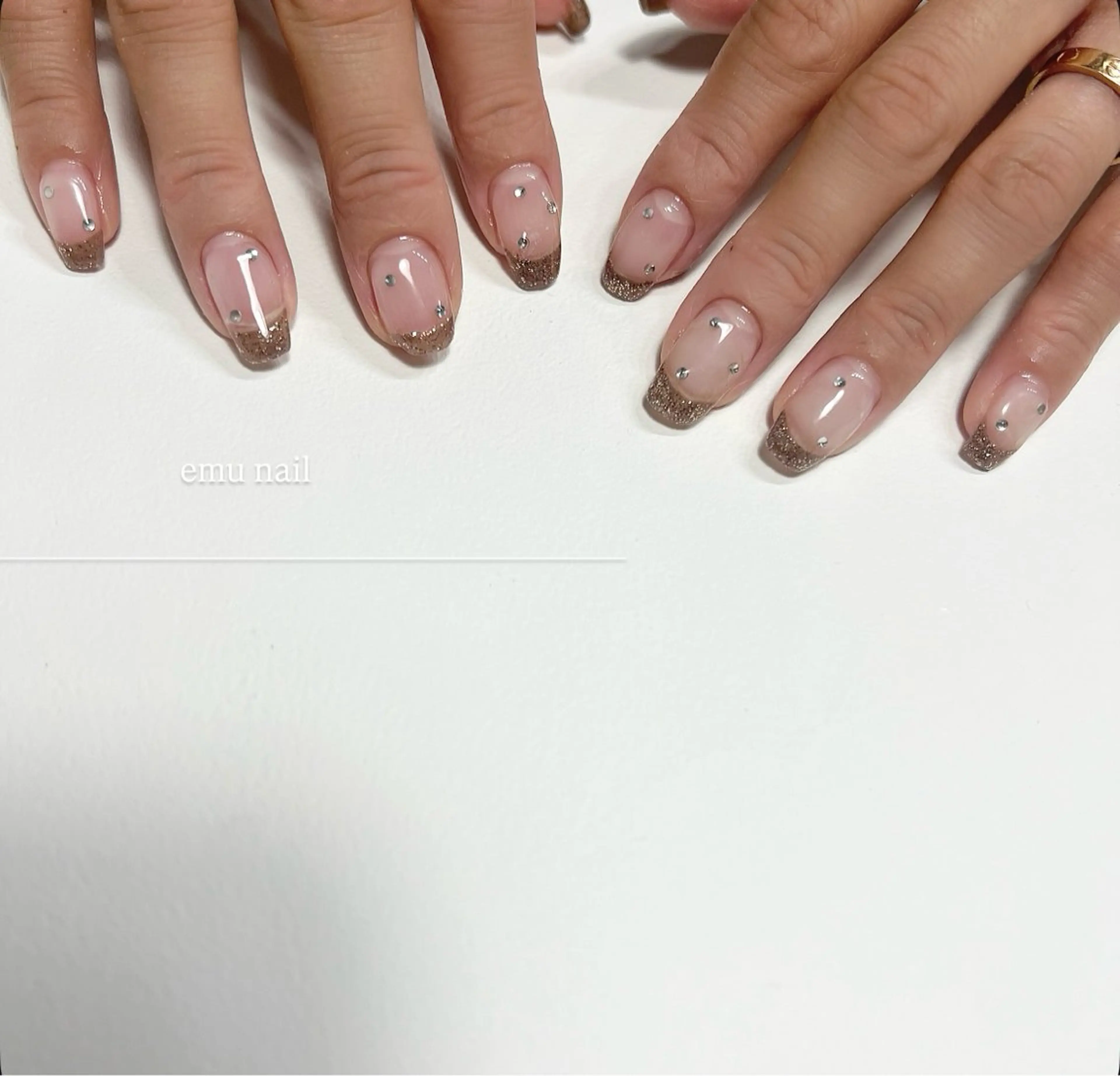 ネイル ブラウン フレンチネイル ラメ(グリッター) 冬ネイル ハンドネイル emu nailのネイルデザイン