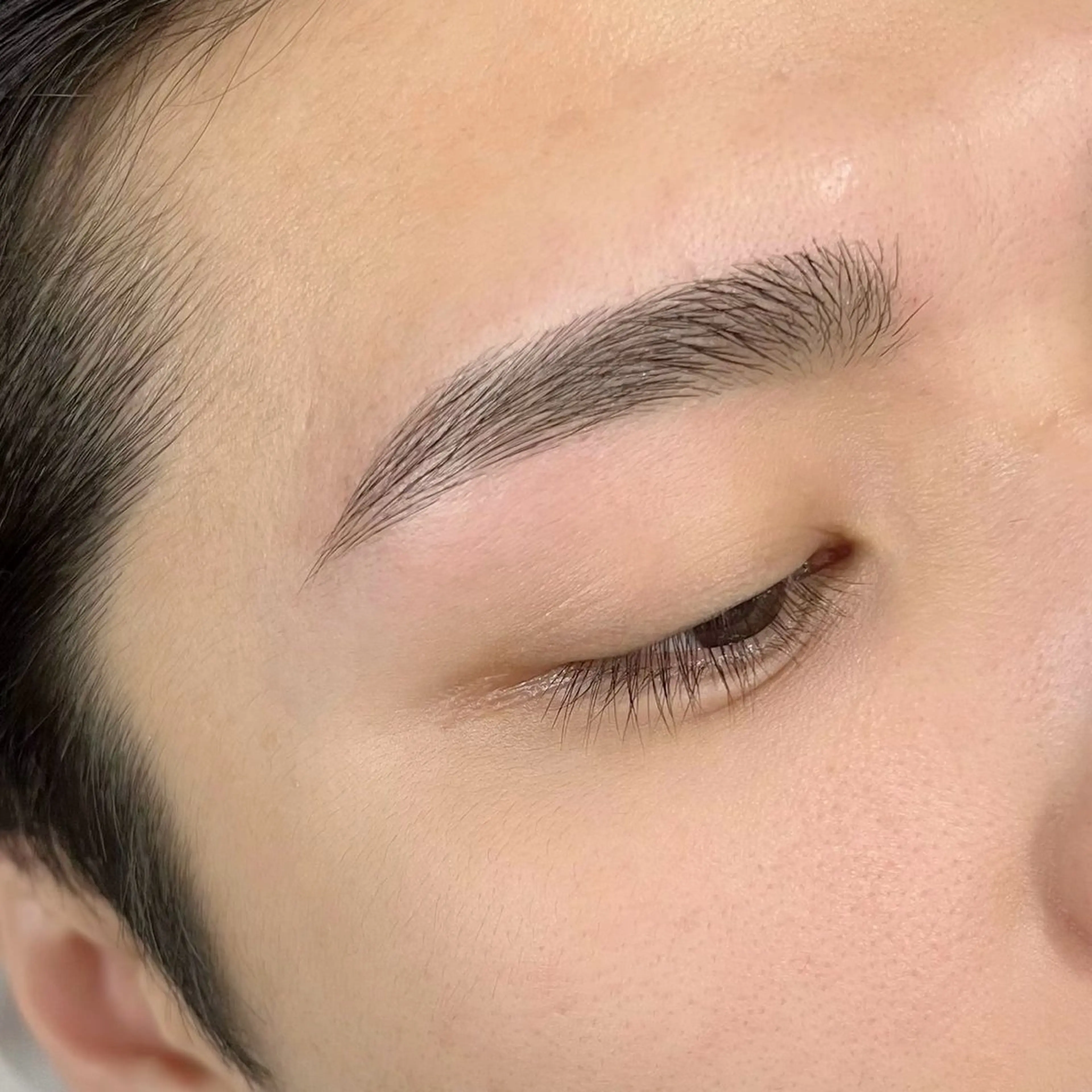 アイブロウ メンズアイブロウ En'e cachetteの眉毛・アイブロウイメージ