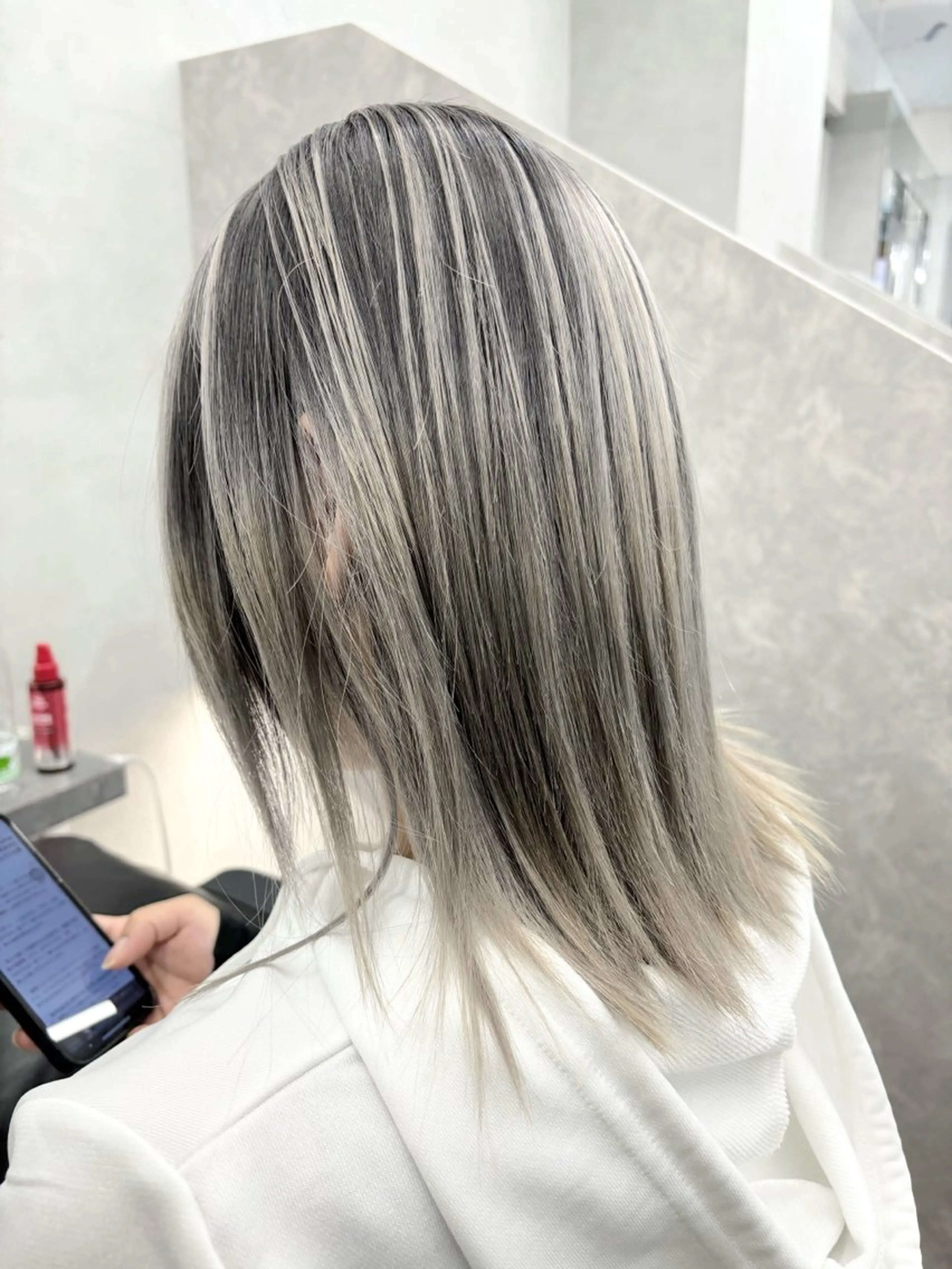 ミディアム カラー バレイヤージュ デザインカラー ダブルカラー ハイトーンカラー インナーカラー ヘアカラー デザインカラー 小西勇次のヘアスタイル