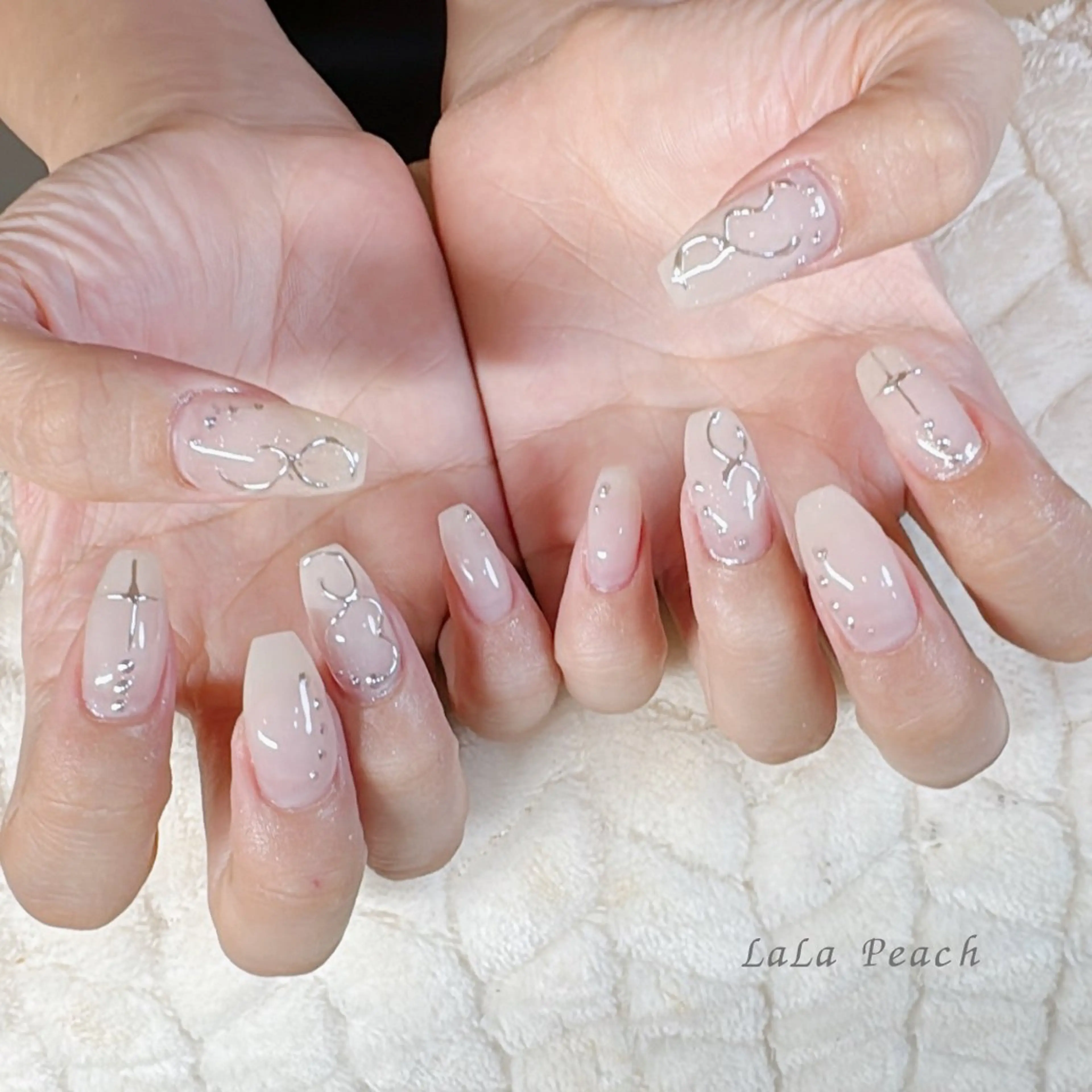 ネイル アートネイル ジェルネイル ミラーネイル ホワイト ハンドネイル LaLa Peach 福岡のマツエク・マツパデザイン