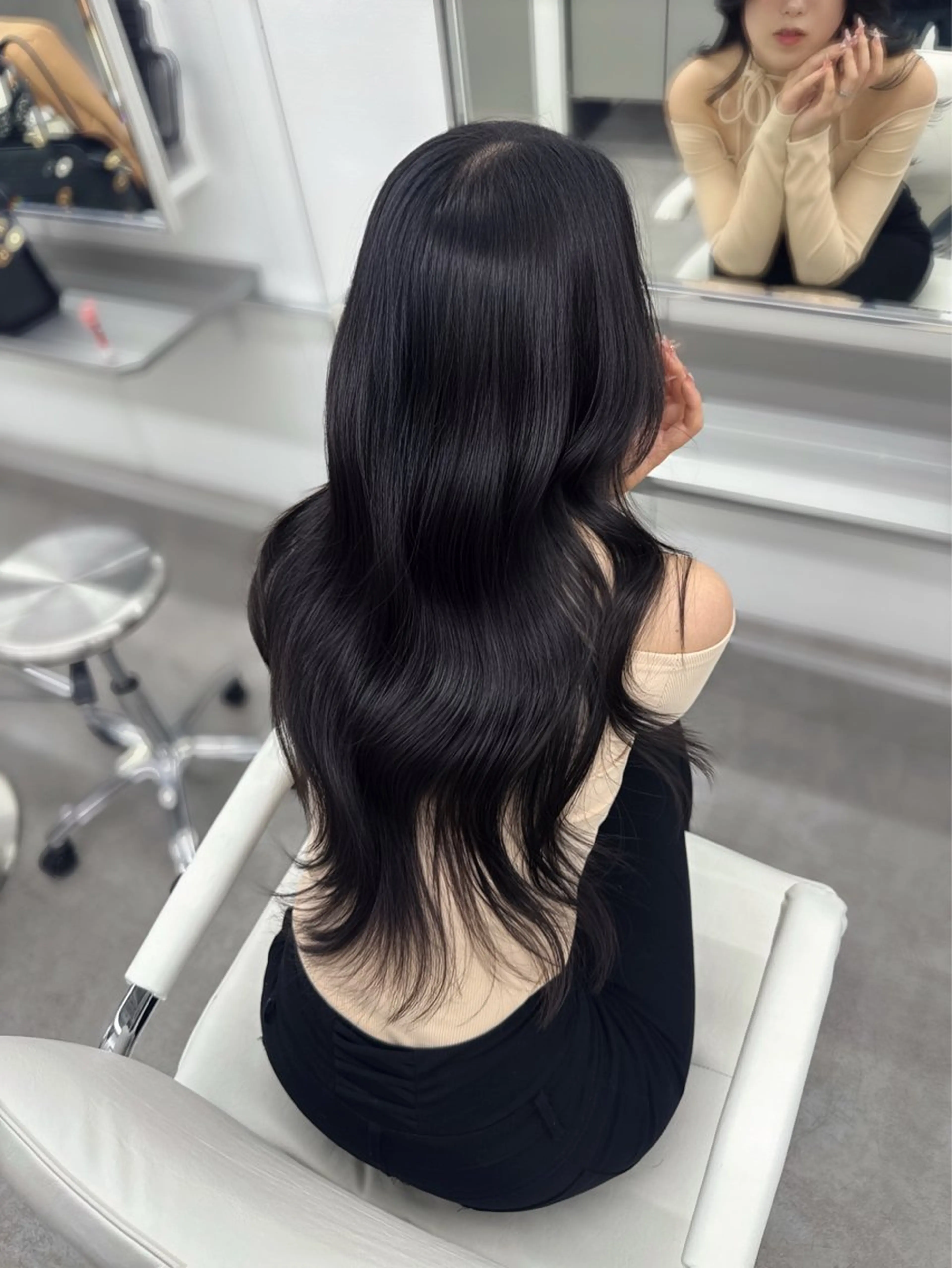 ミディアム カラー 黒髪 ブルーカラー ブルーブラック 髪質改善 レイヤーカット カット ヘアカラー トリートメント 菊池 遼/透明感 /韓国レイヤー/艶感のヘアスタイル