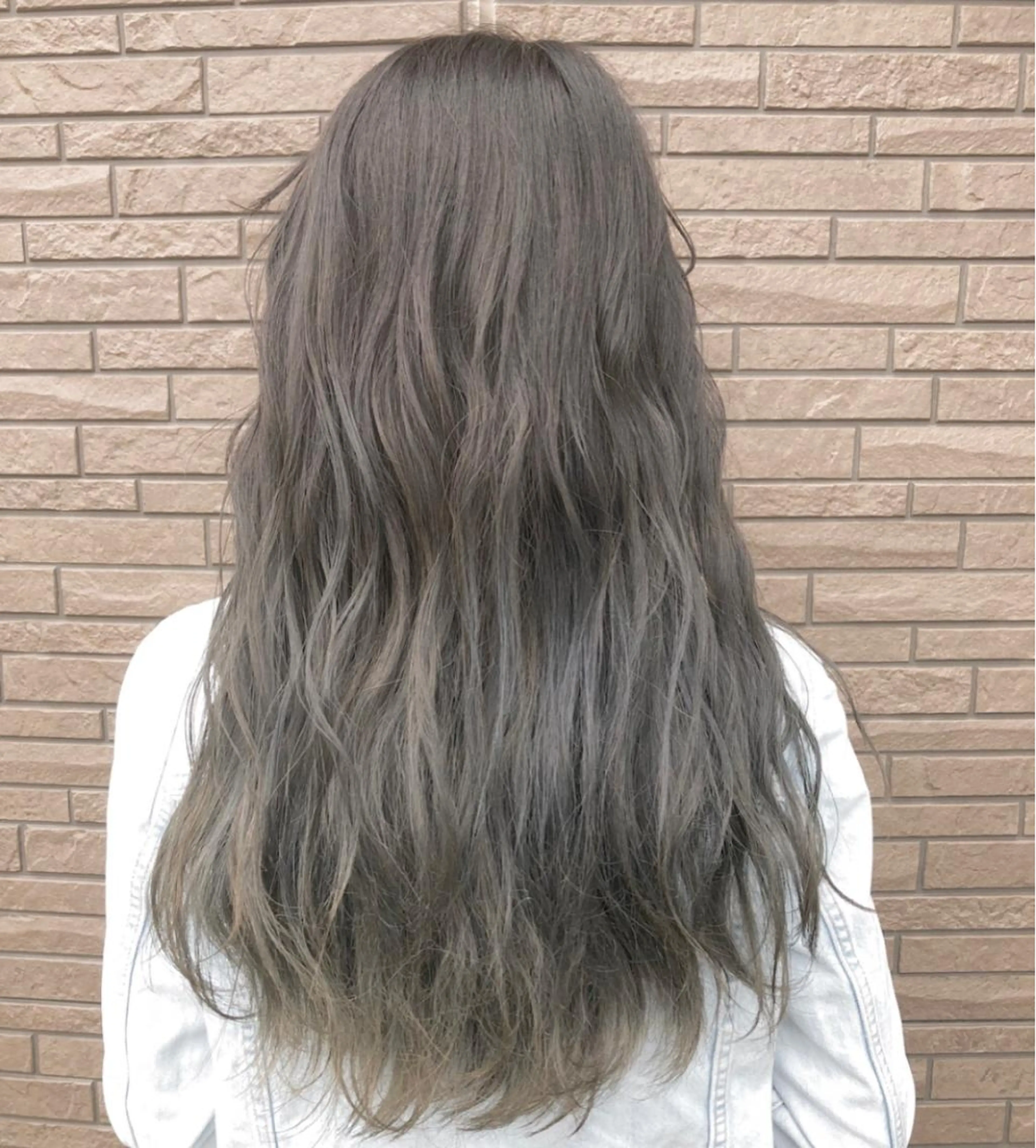 セミロング カラー ブリーチ グレージュ アンドウ ユウ/ レイヤーカット/韓国のヘアスタイル