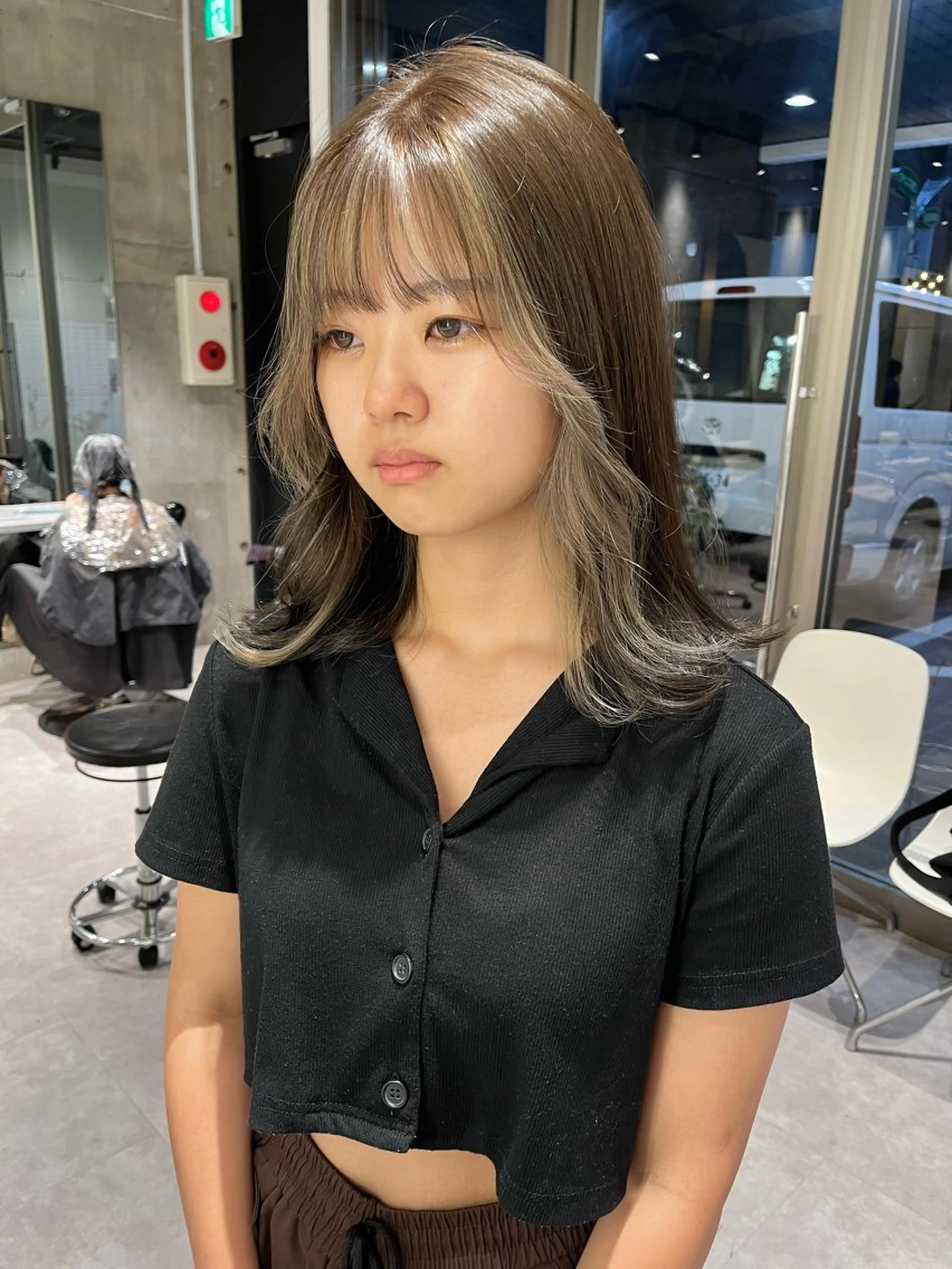 ロング カラー ミストバング ベージュカラー  フェイスフレーミング オリーブベージュ ホワイトベージュ iLi所属・iLi 《イリ》のヘアスタイル