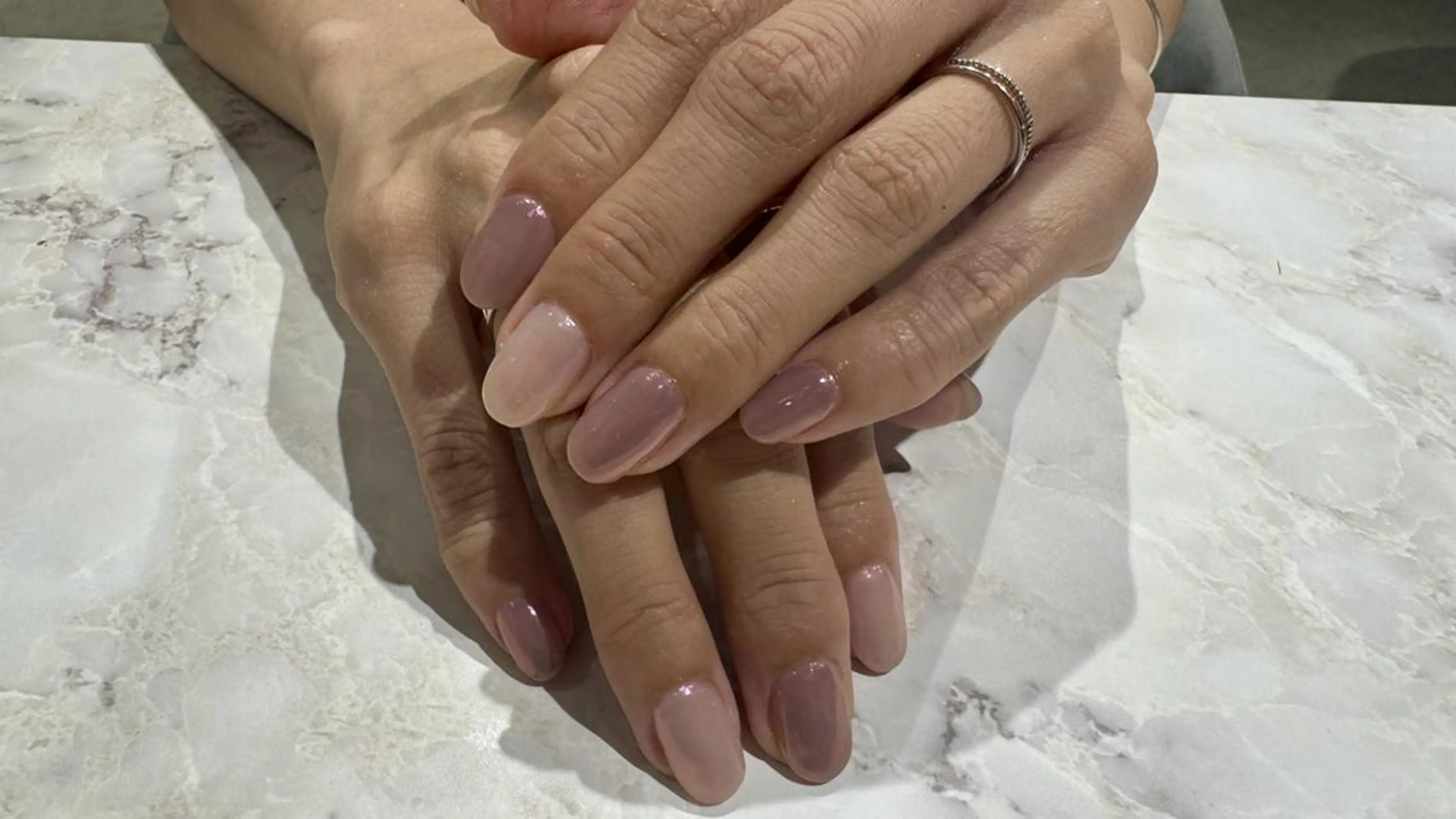 ネイル オーロラネイル ミラーネイル SalonLinda Marikoのネイルデザイン