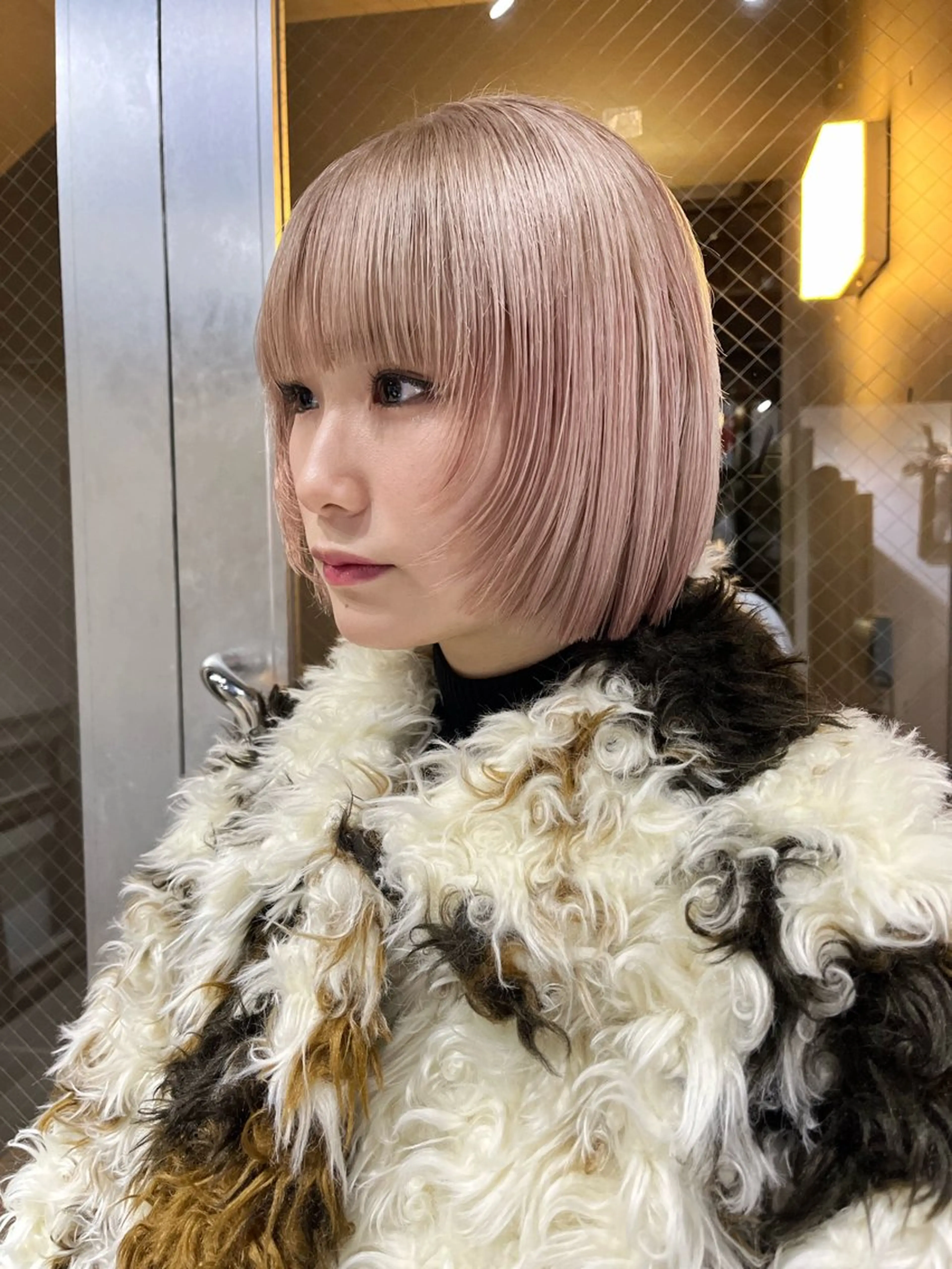ショート 顔まわりレイヤー レイヤーカット カット ヘアカラー ハイトーンNo.1✨ パーマ✨イマイタツヤのヘアスタイル