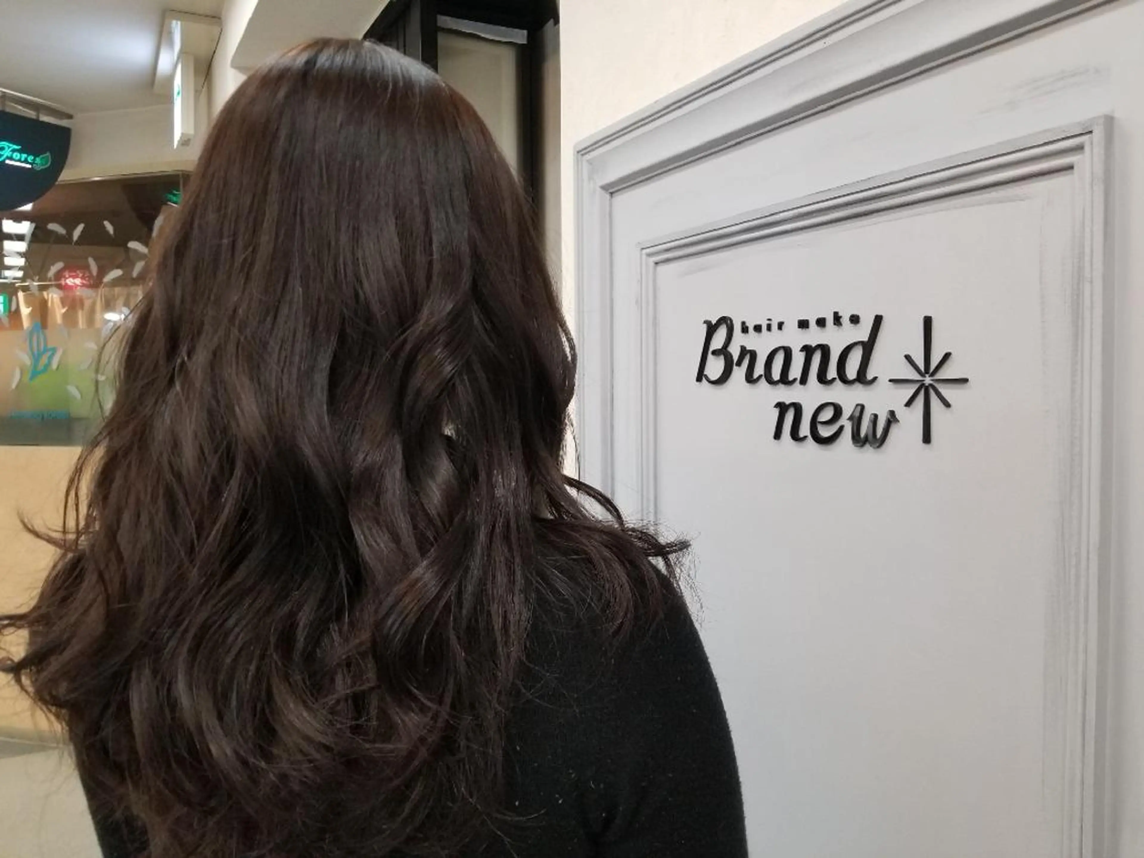 セミロング カラー ブラウンカラー カット ヘアカラー トリートメント SAKURA (サクラ)のヘアスタイル