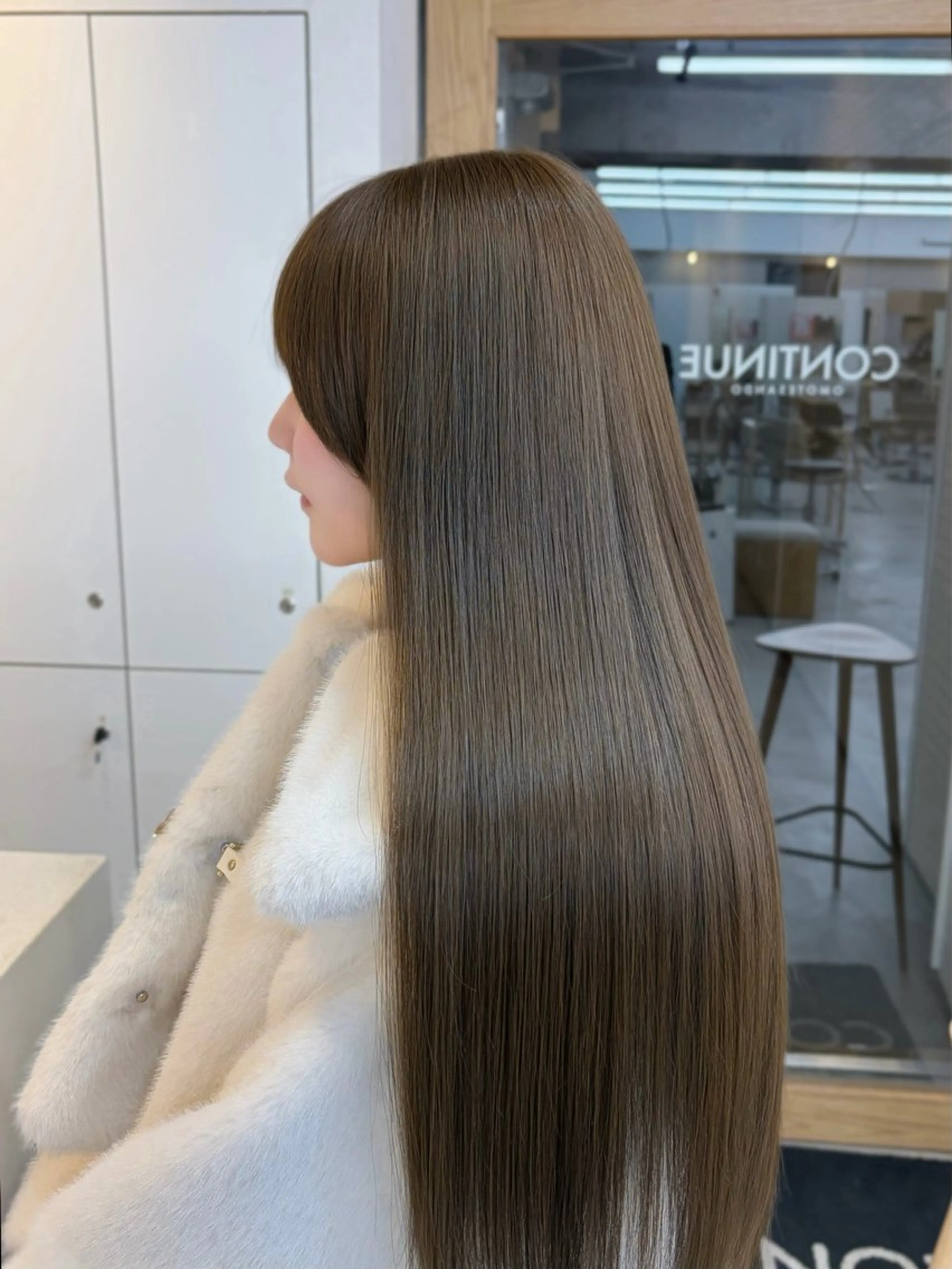 ロング カラー ヘアアレンジ ヘアカラー トリートメント ヘアセット 透け感ベージュ🤎 韓国ヘアtakutoのヘアスタイル