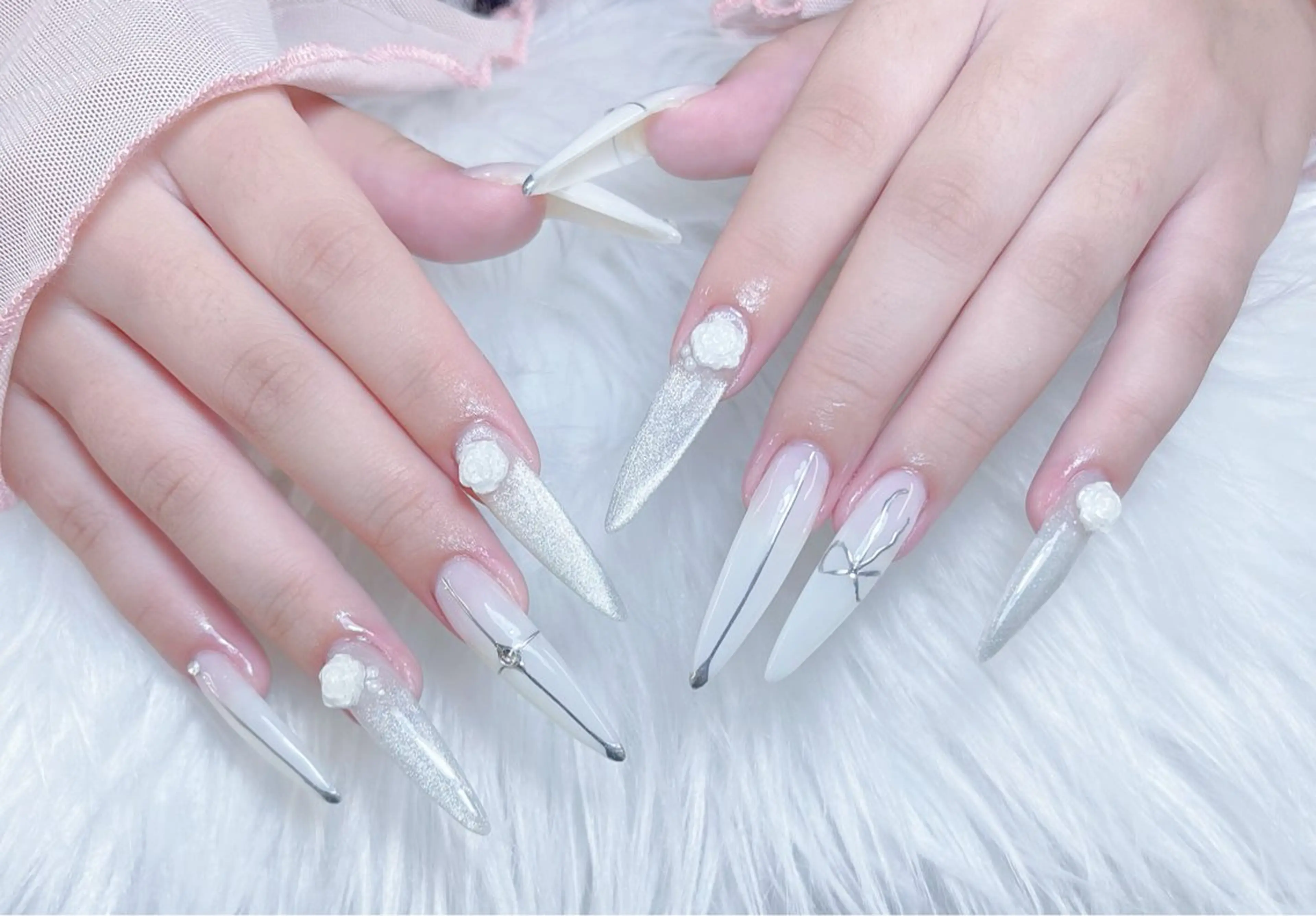 ネイル オーロラネイル クリアネイル フラッシュネイル ジェルネイル グラデーション ハンドネイル Amee Nail Salonのネイルデザイン