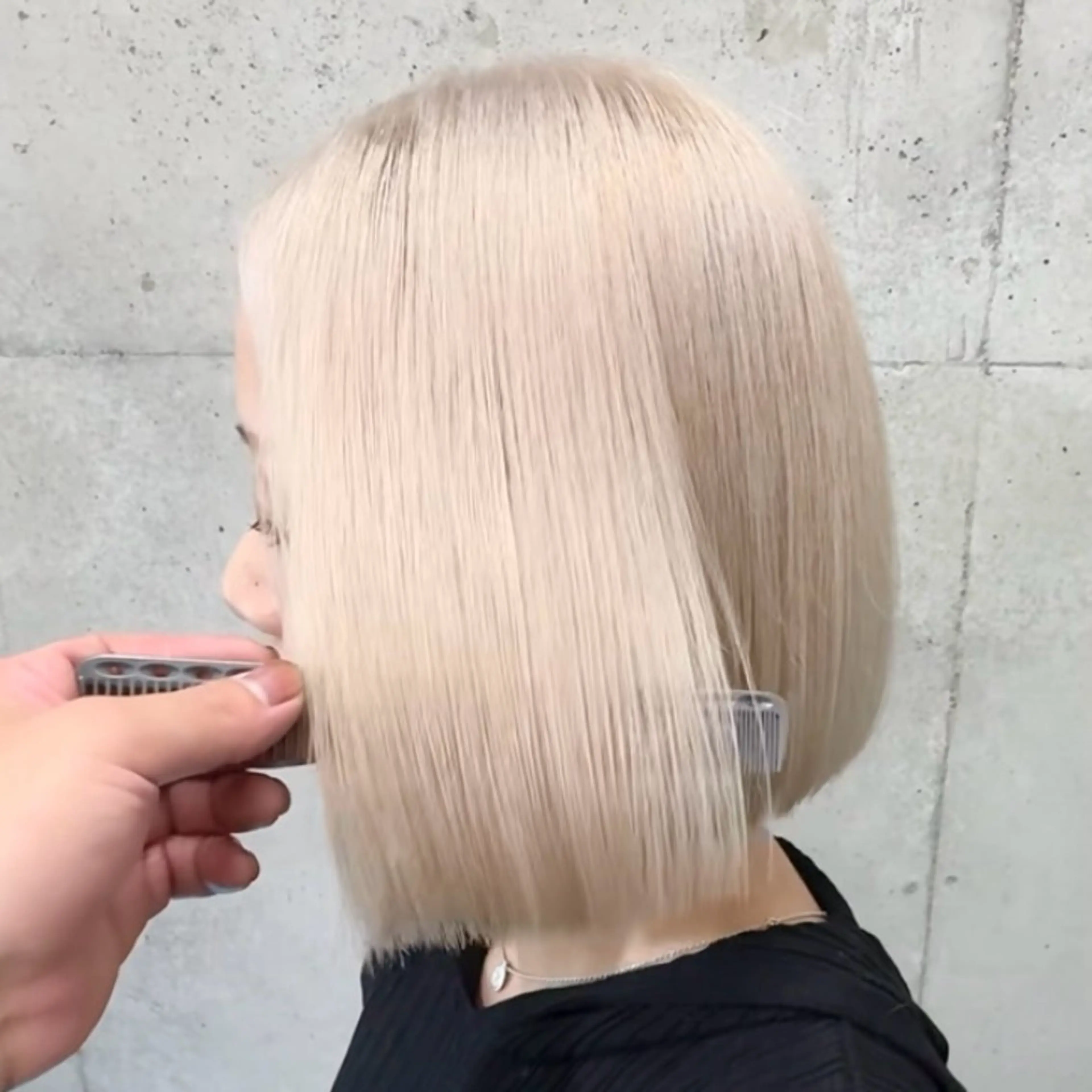 ミディアム ✨ブリーチ支持No1 複雑履歴修正/舘岡のヘアスタイル