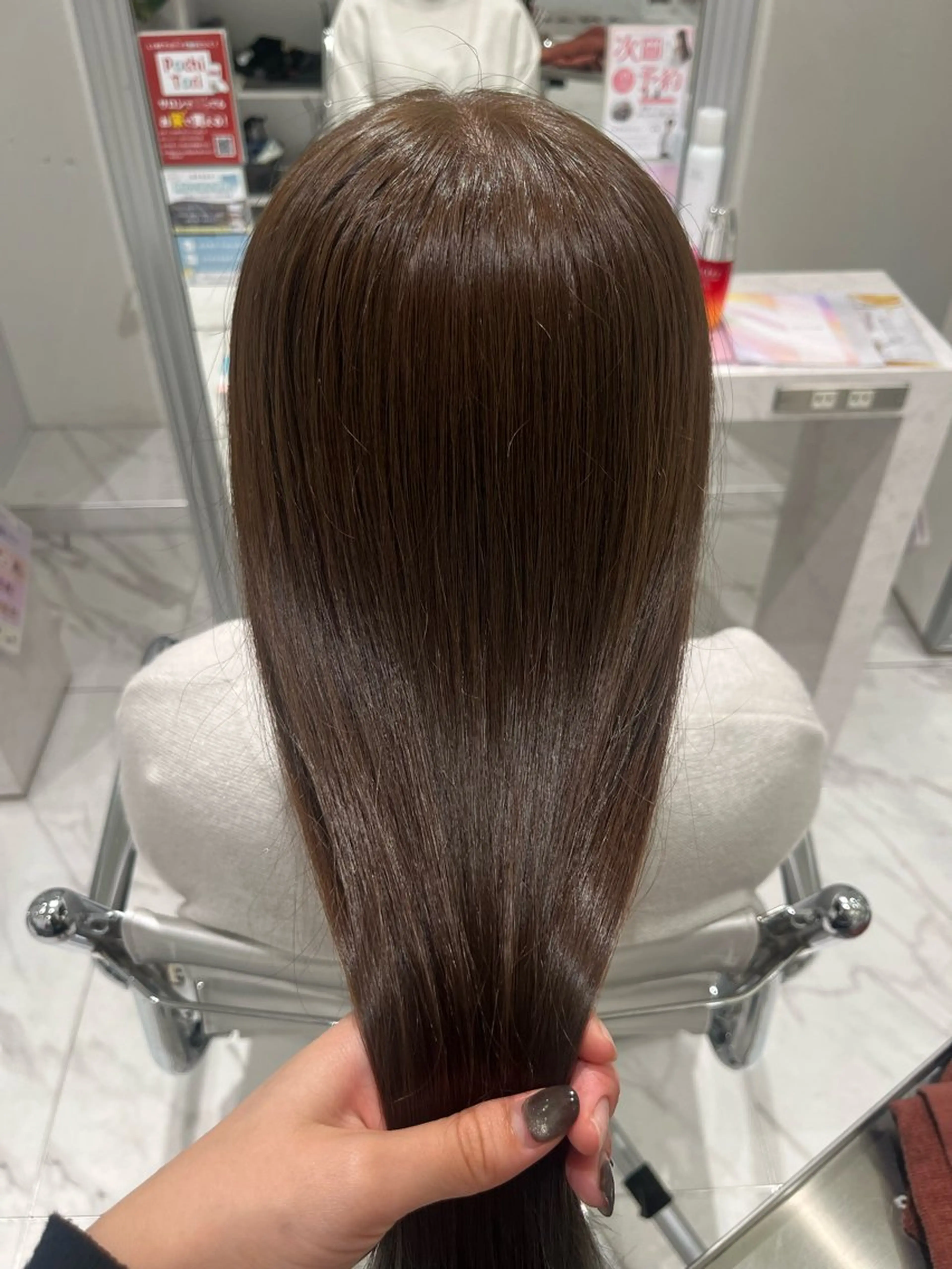 ロング カラー ベージュカラー オリーブベージュ トリートメント 橋本 七海のヘアスタイル