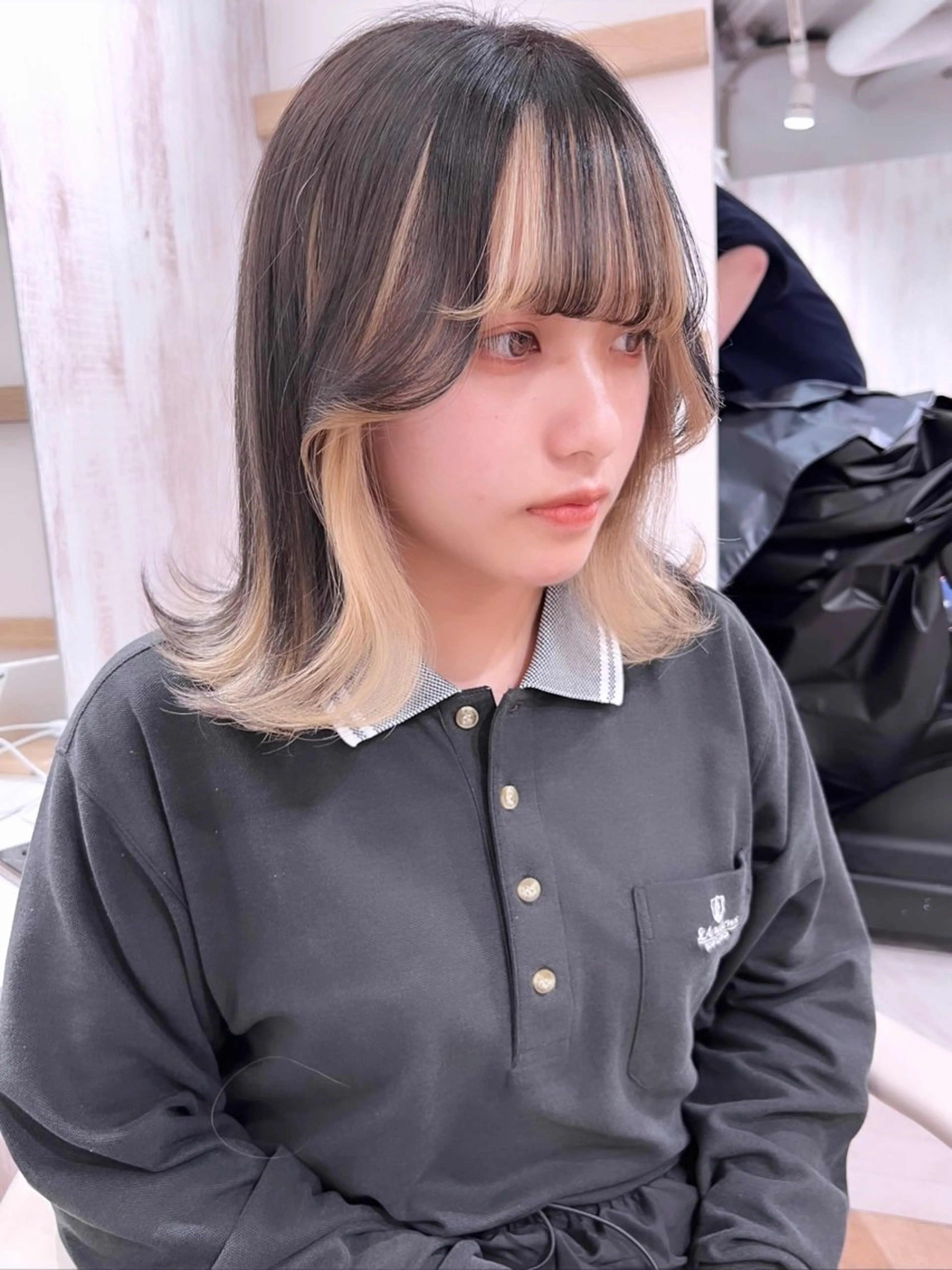 セミロング カラー バレイヤージュ ベージュカラー ブリーチ ブロンド ケアブリーチ 前髪/顔まわりカット 艶髪/髪質改善/縮毛のヘアスタイル