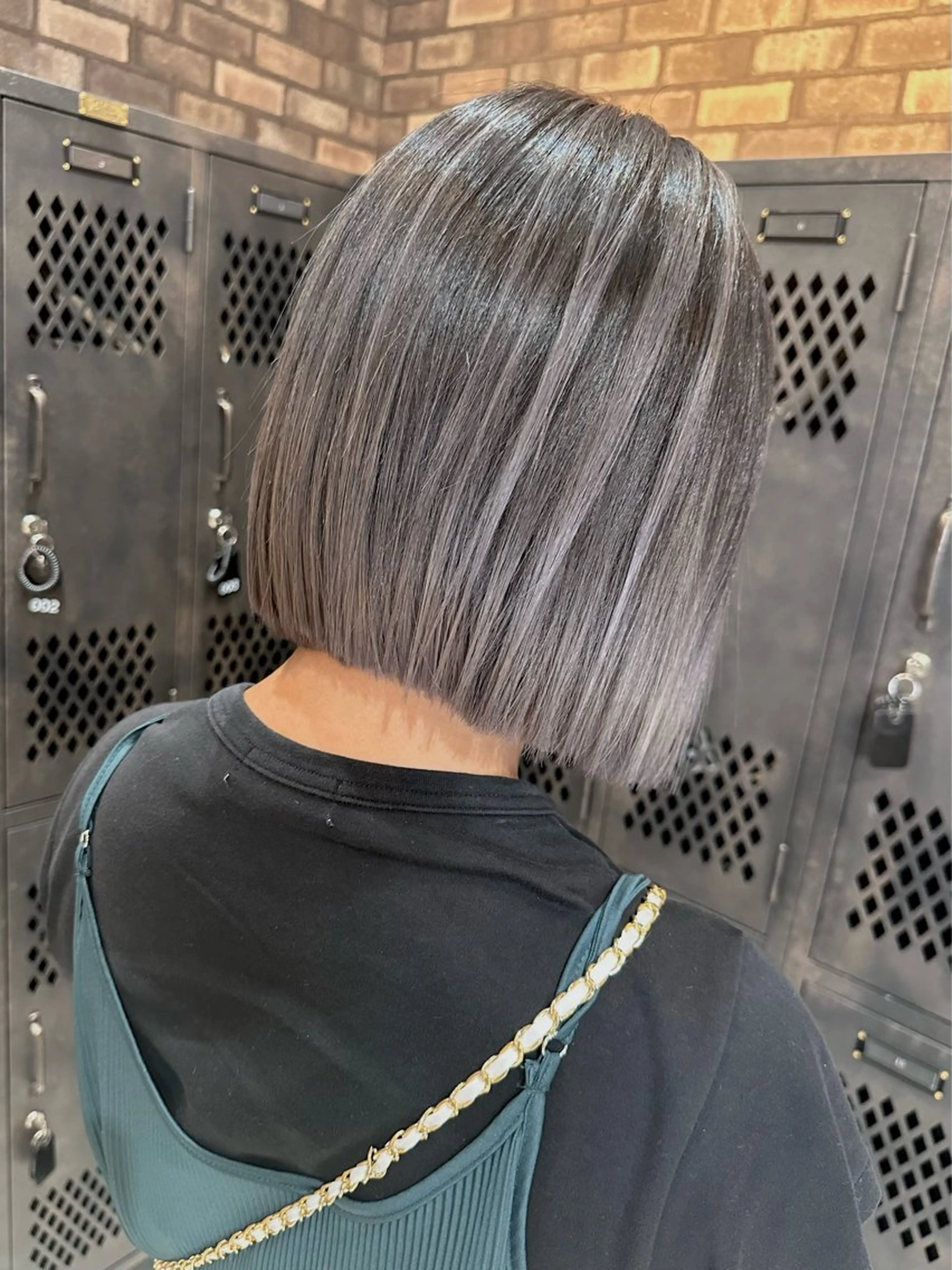 ミディアム レイヤーカット ヘアカラー 🔷ブリーチバレイヤ ージュ🔷飯野達也のヘアスタイル