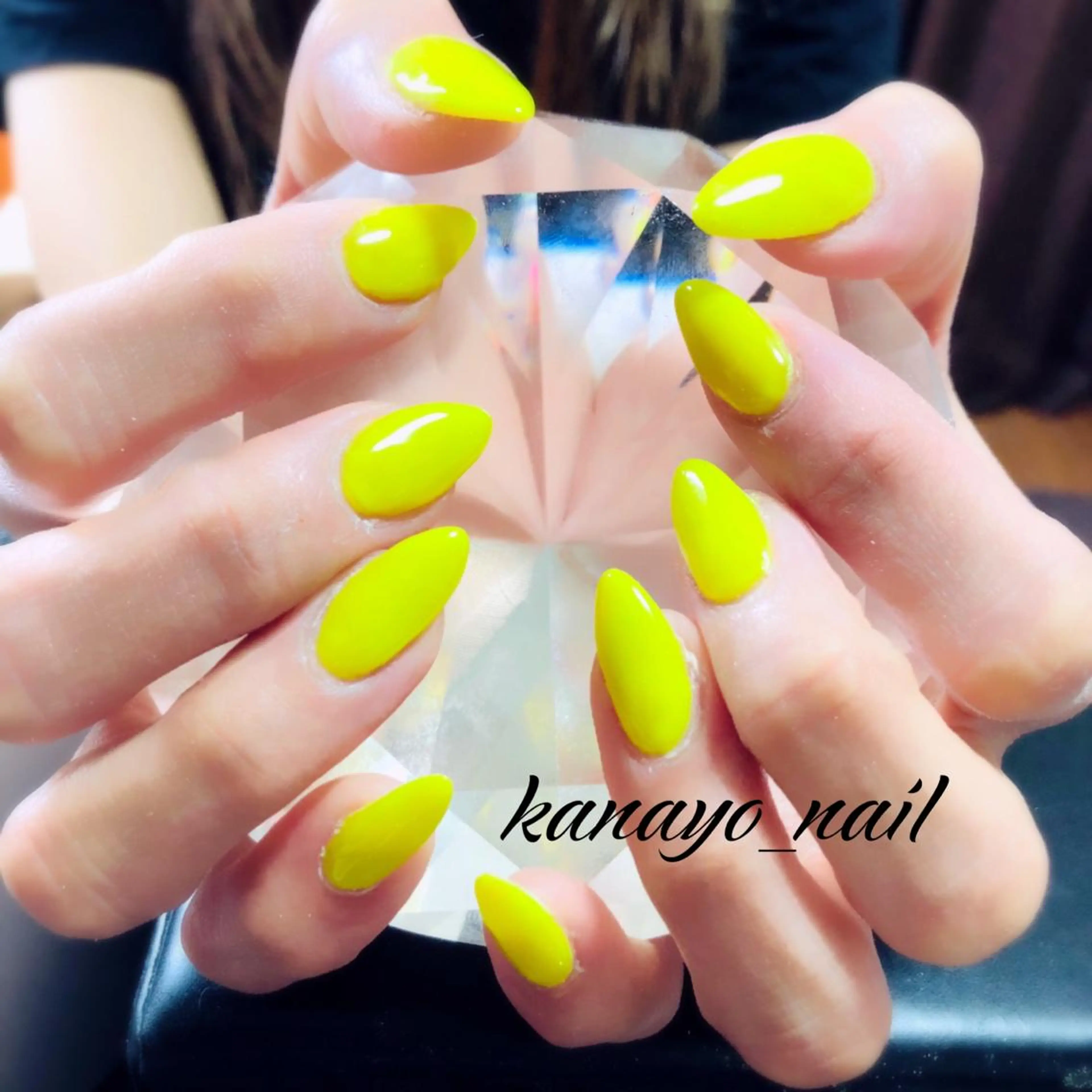 ネイル 黄色 ハンドネイル 居田 袈奈代のネイルデザイン